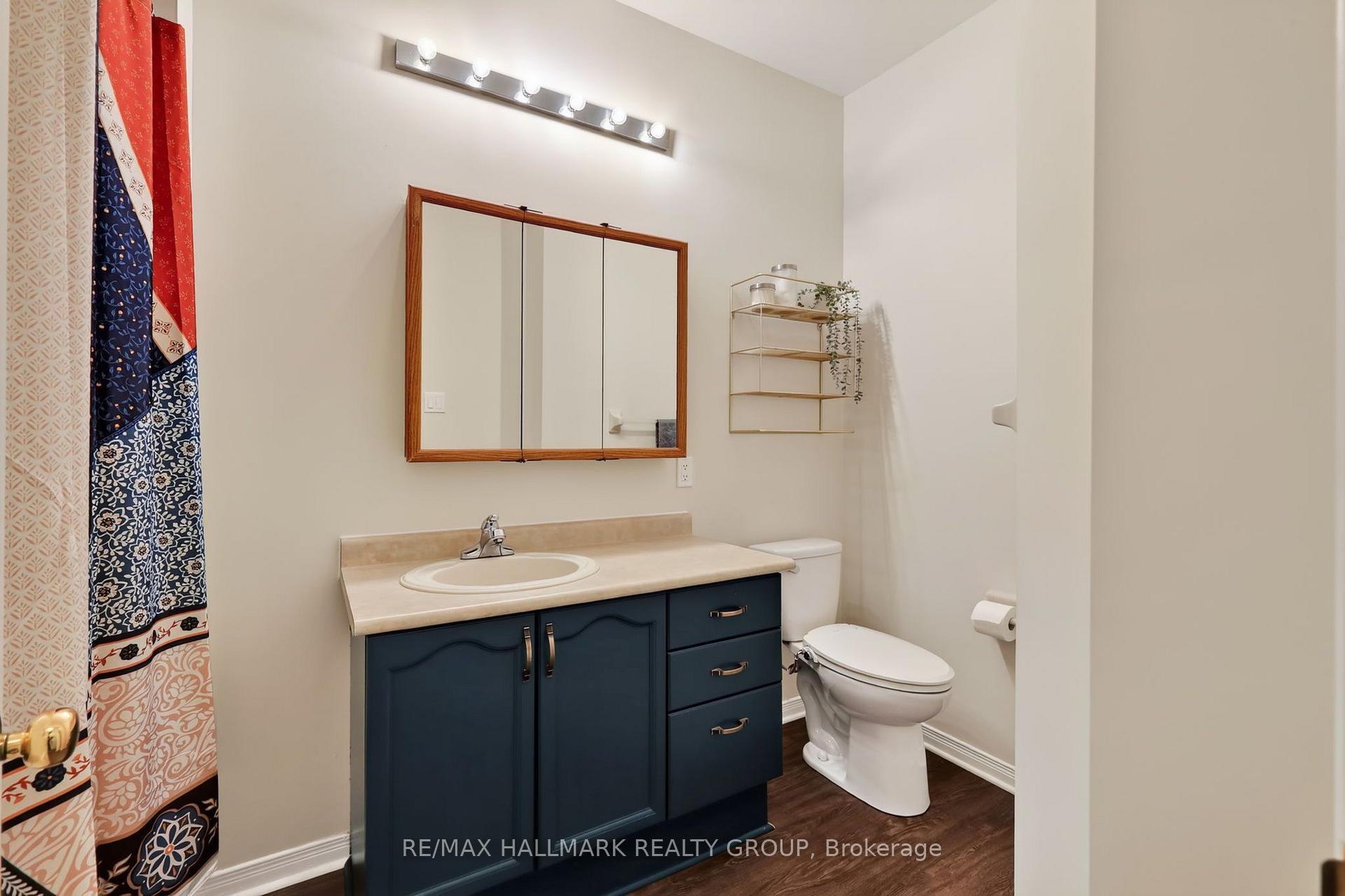Photo 23 of 95 College Circle, Ottawa, Castle Heights — HOMEH