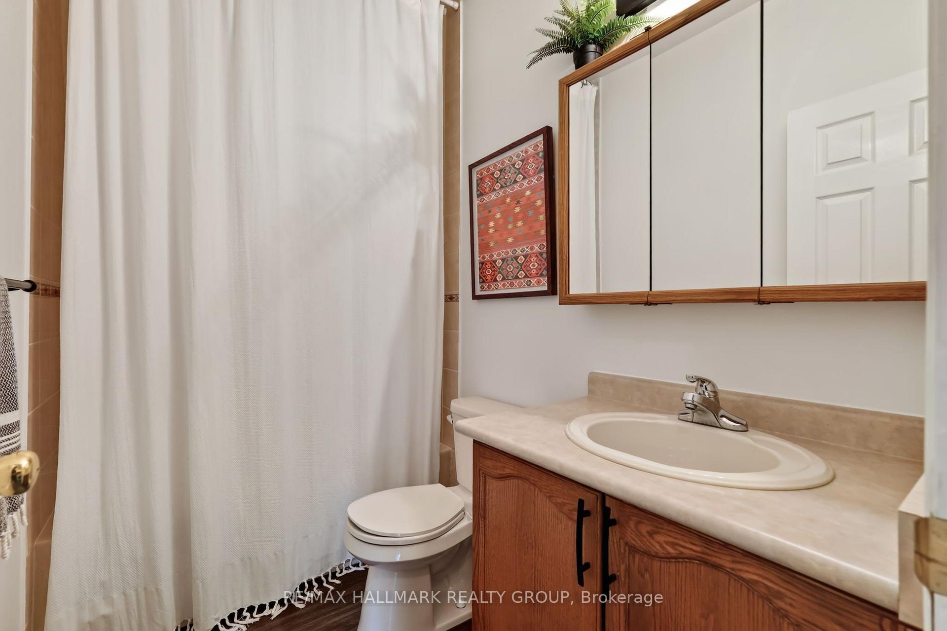 Photo 28 of 95 College Circle, Ottawa, Castle Heights — HOMEH
