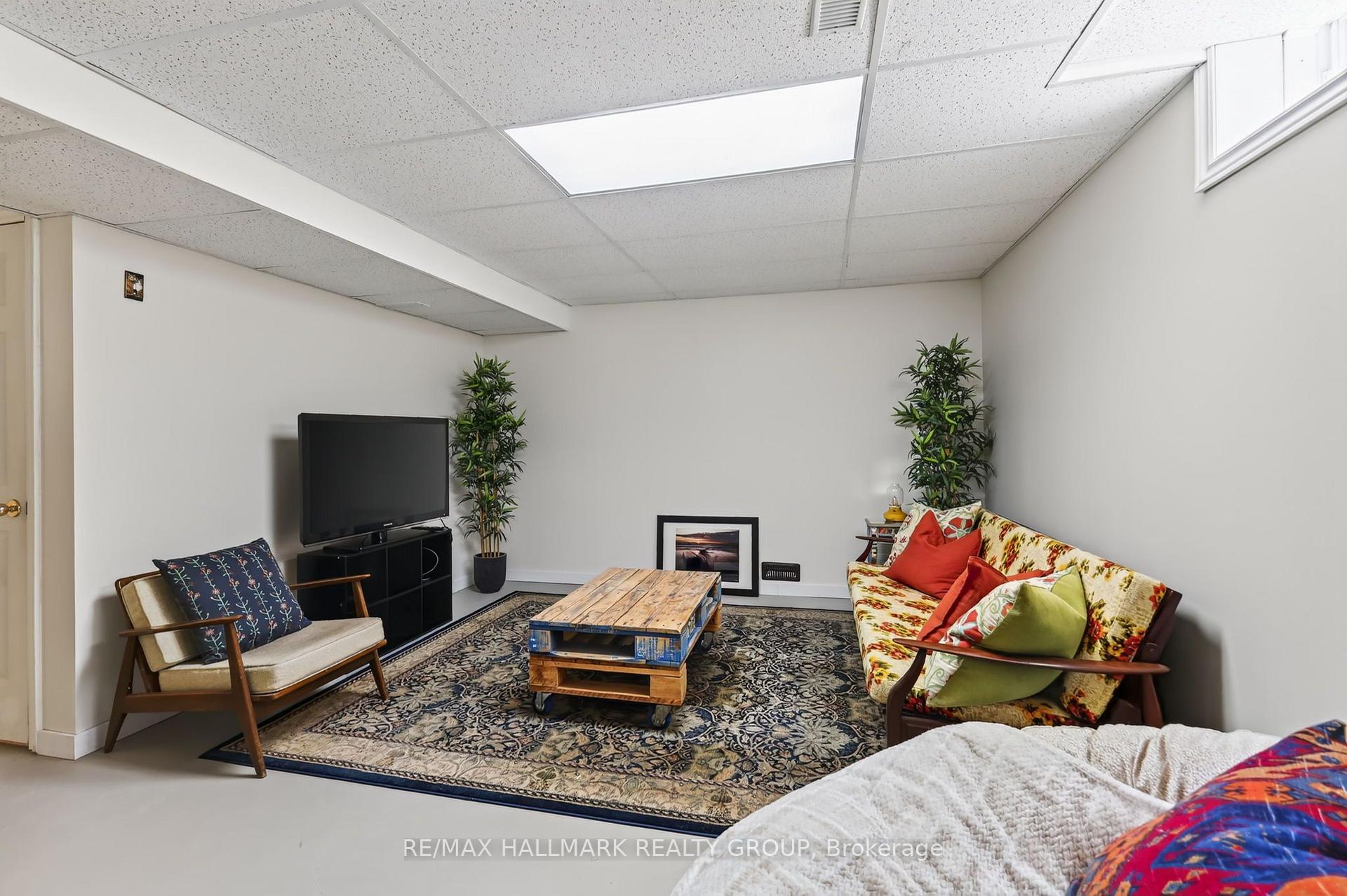 Photo 32 of 95 College Circle, Ottawa, Castle Heights — HOMEH