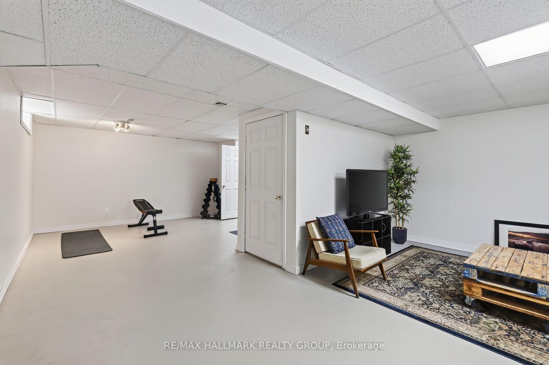 Photo 33 of 95 College Circle, Ottawa, Castle Heights — HOMEH