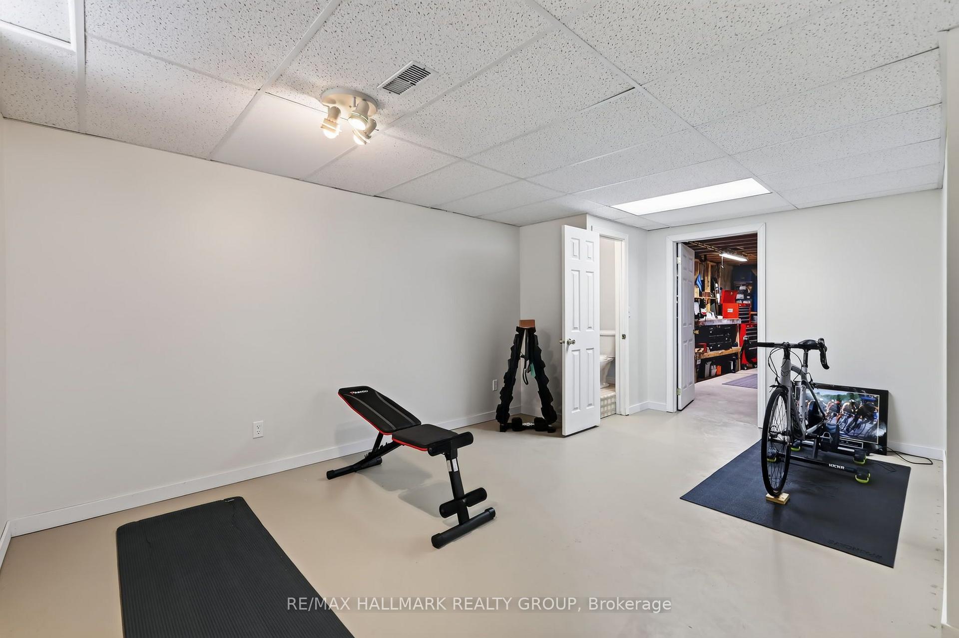 Photo 35 of 95 College Circle, Ottawa, Castle Heights — HOMEH