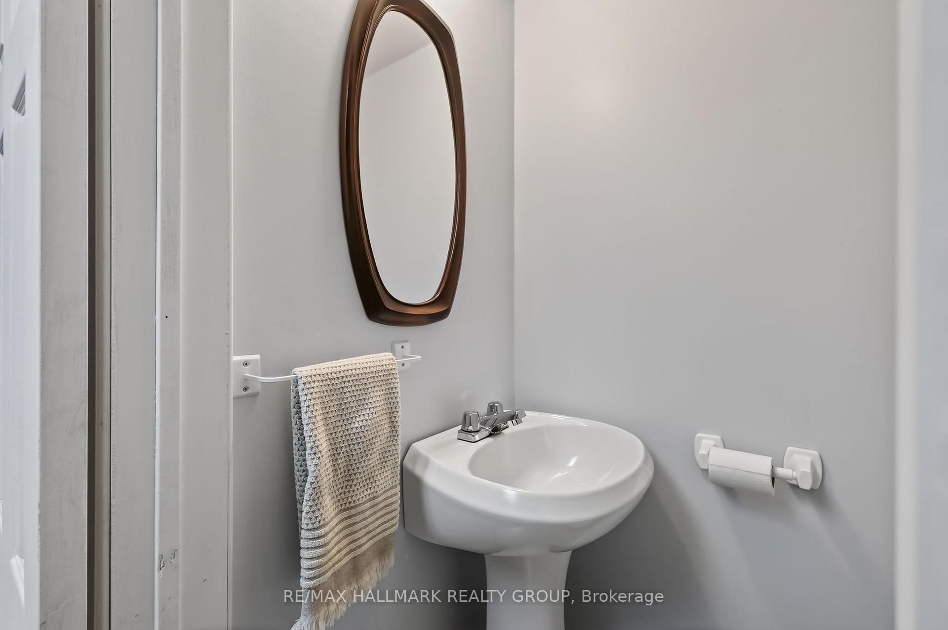 Photo 38 of 95 College Circle, Ottawa, Castle Heights — HOMEH