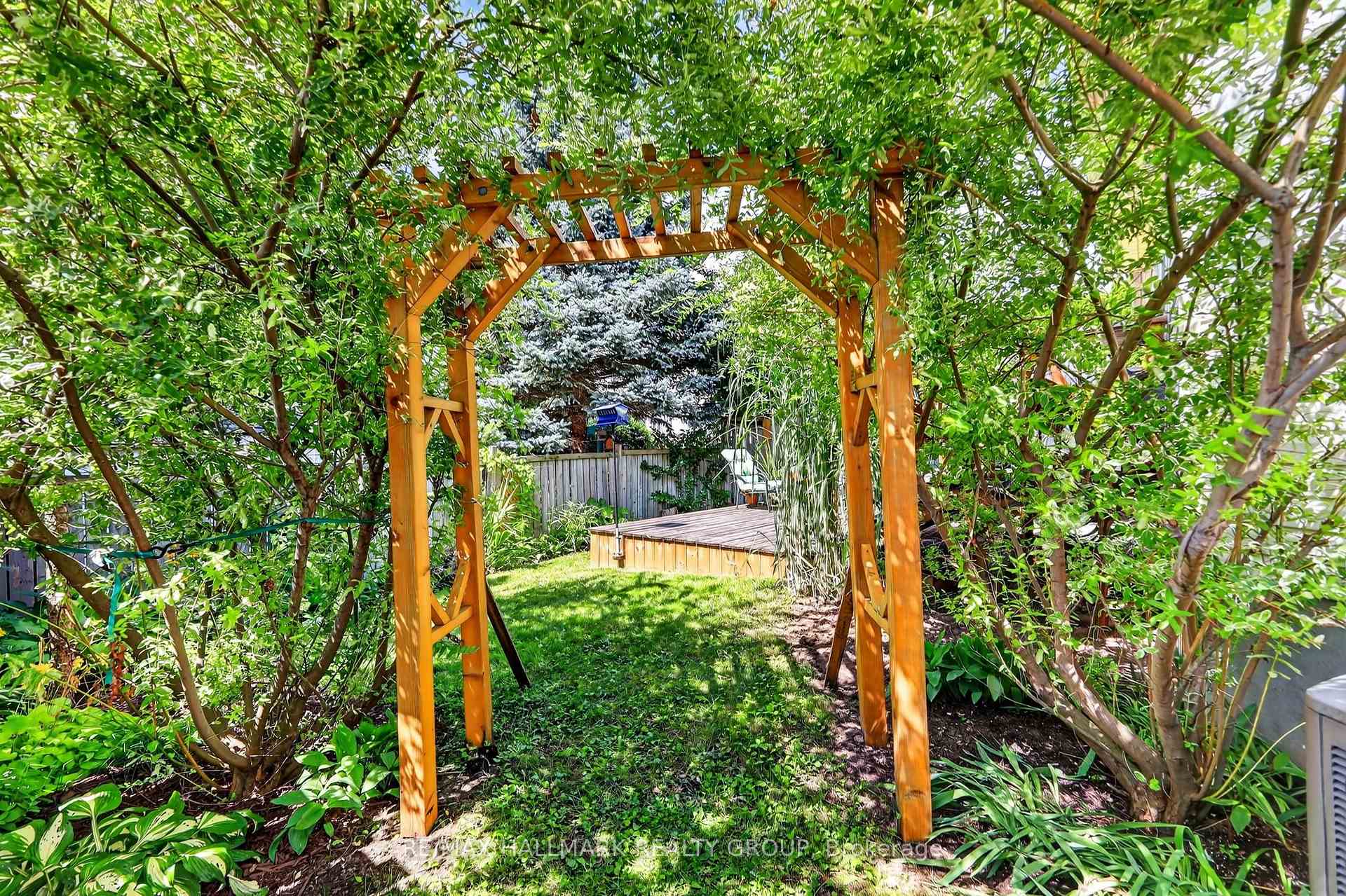 Photo 44 of 95 College Circle, Ottawa, Castle Heights — HOMEH