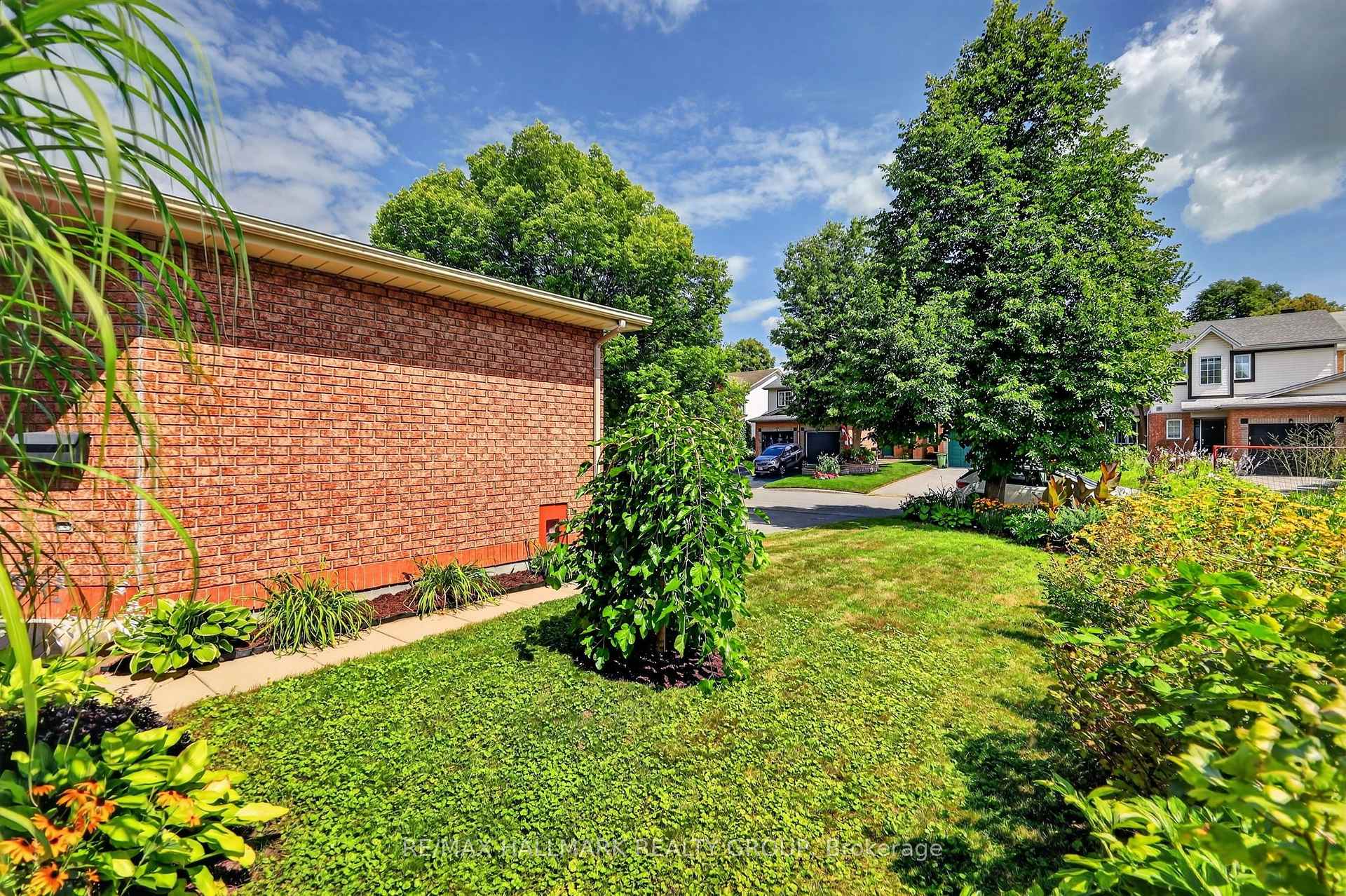 Photo 45 of 95 College Circle, Ottawa, Castle Heights — HOMEH