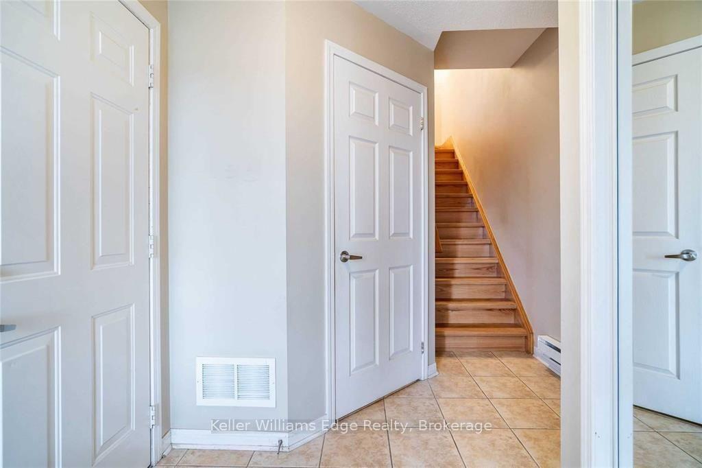 Photo 3 of 3115 Stornoway Circle, Oakville, Bronte Creek — HOMEH