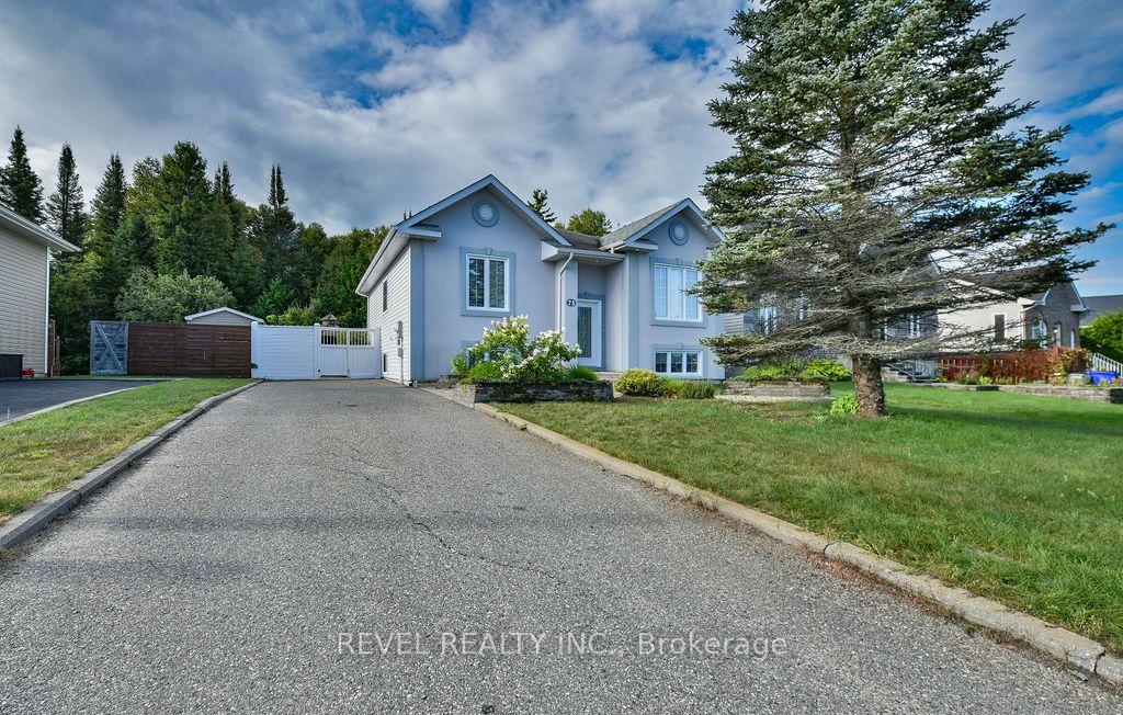 Front of 73 Jv Bonhomme Boulevard