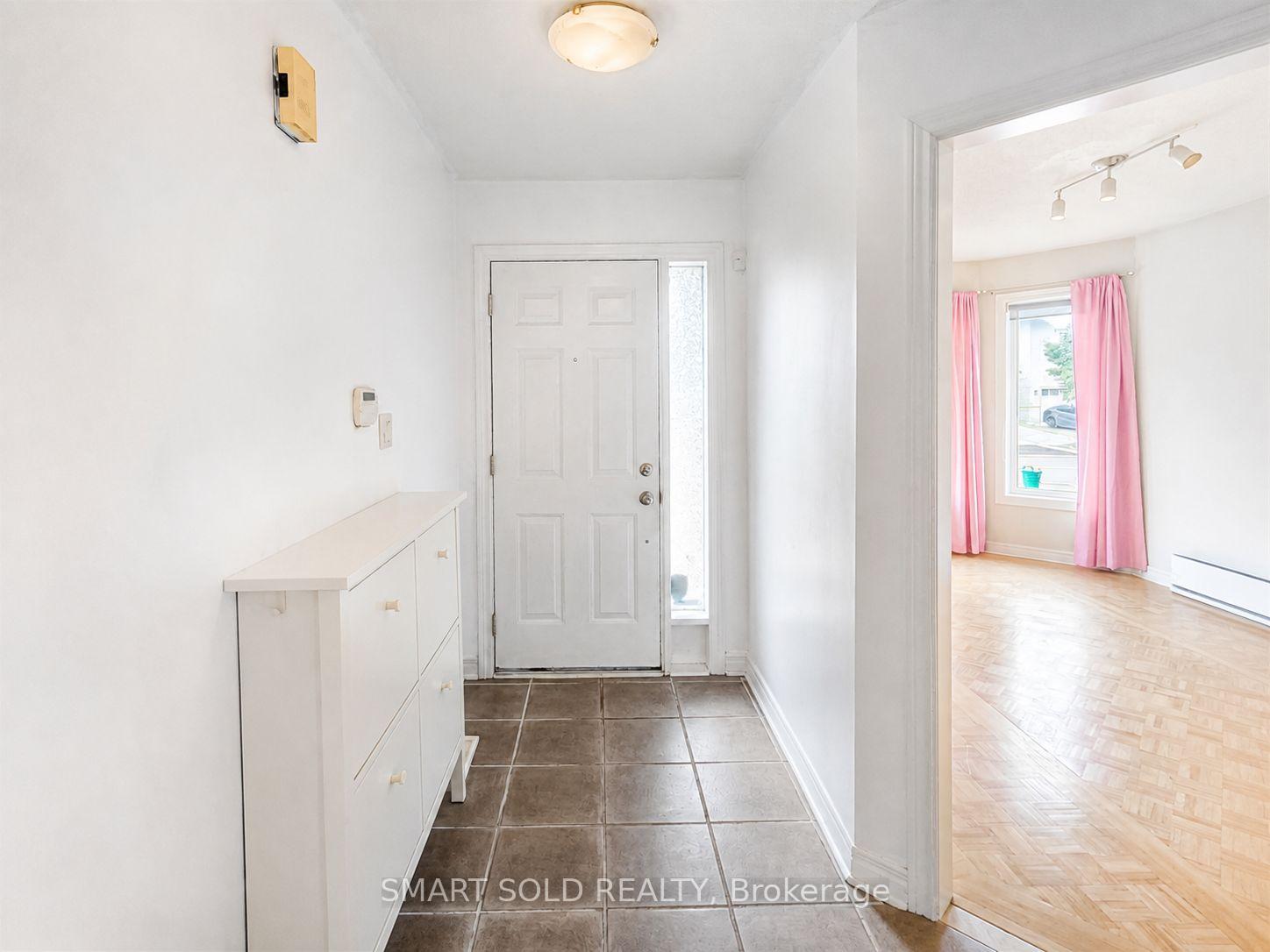 Photo 3 of 52 Royalpark Way, Vaughan, Elder Mills — HOMEH