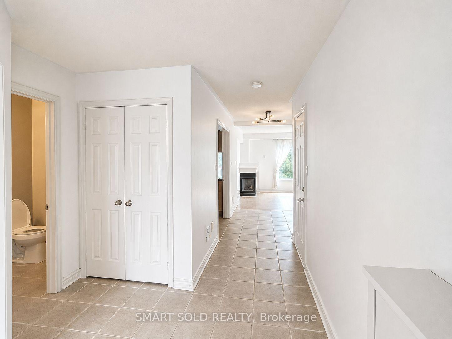 Photo 4 of 52 Royalpark Way, Vaughan, Elder Mills — HOMEH