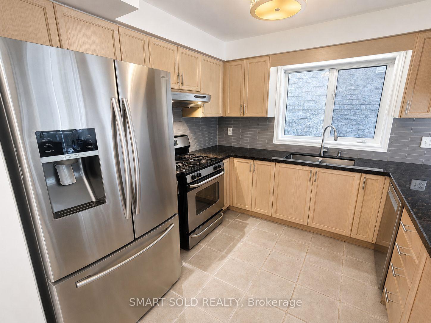 Photo 7 of 52 Royalpark Way, Vaughan, Elder Mills — HOMEH
