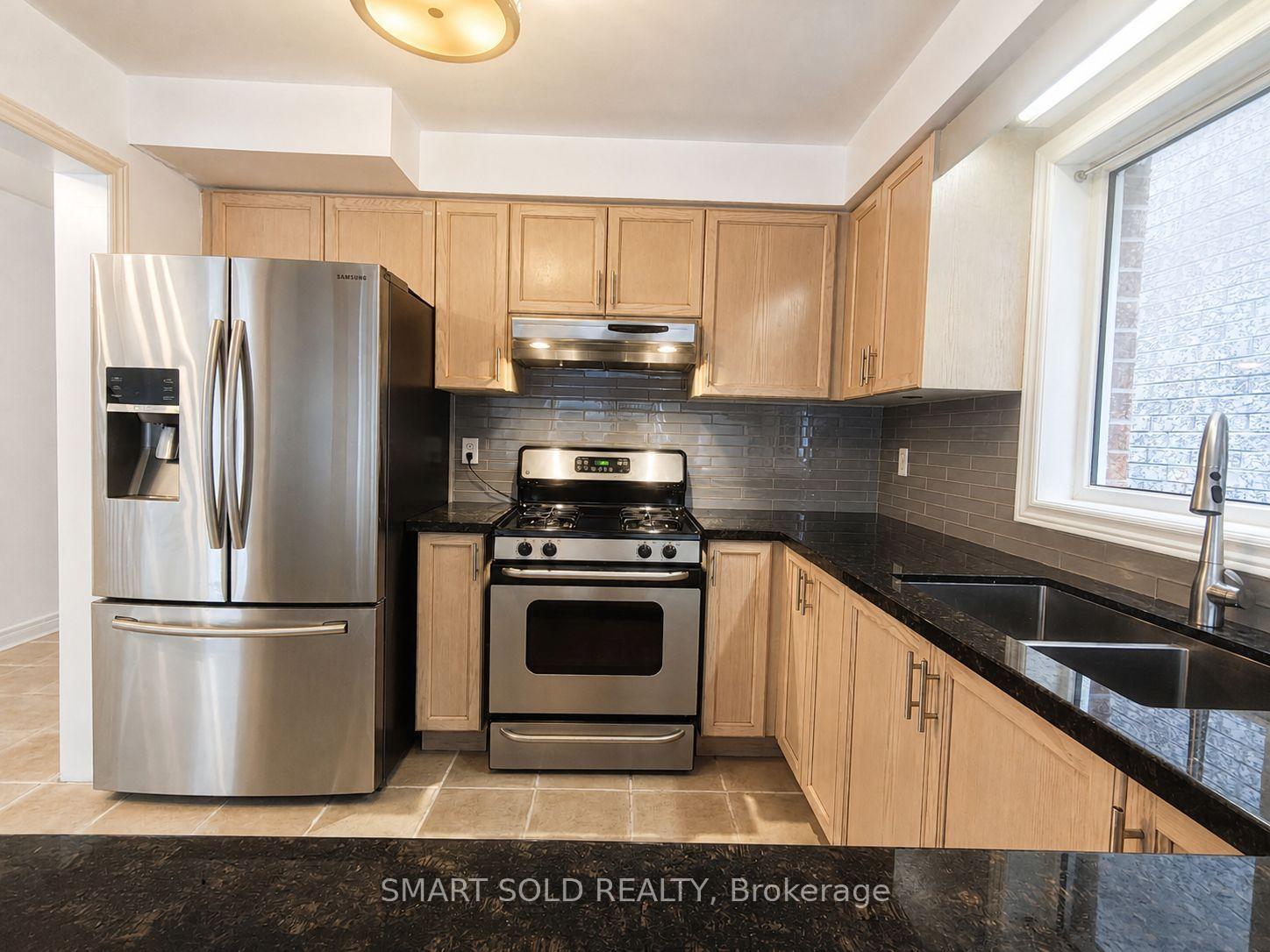 Photo 8 of 52 Royalpark Way, Vaughan, Elder Mills — HOMEH