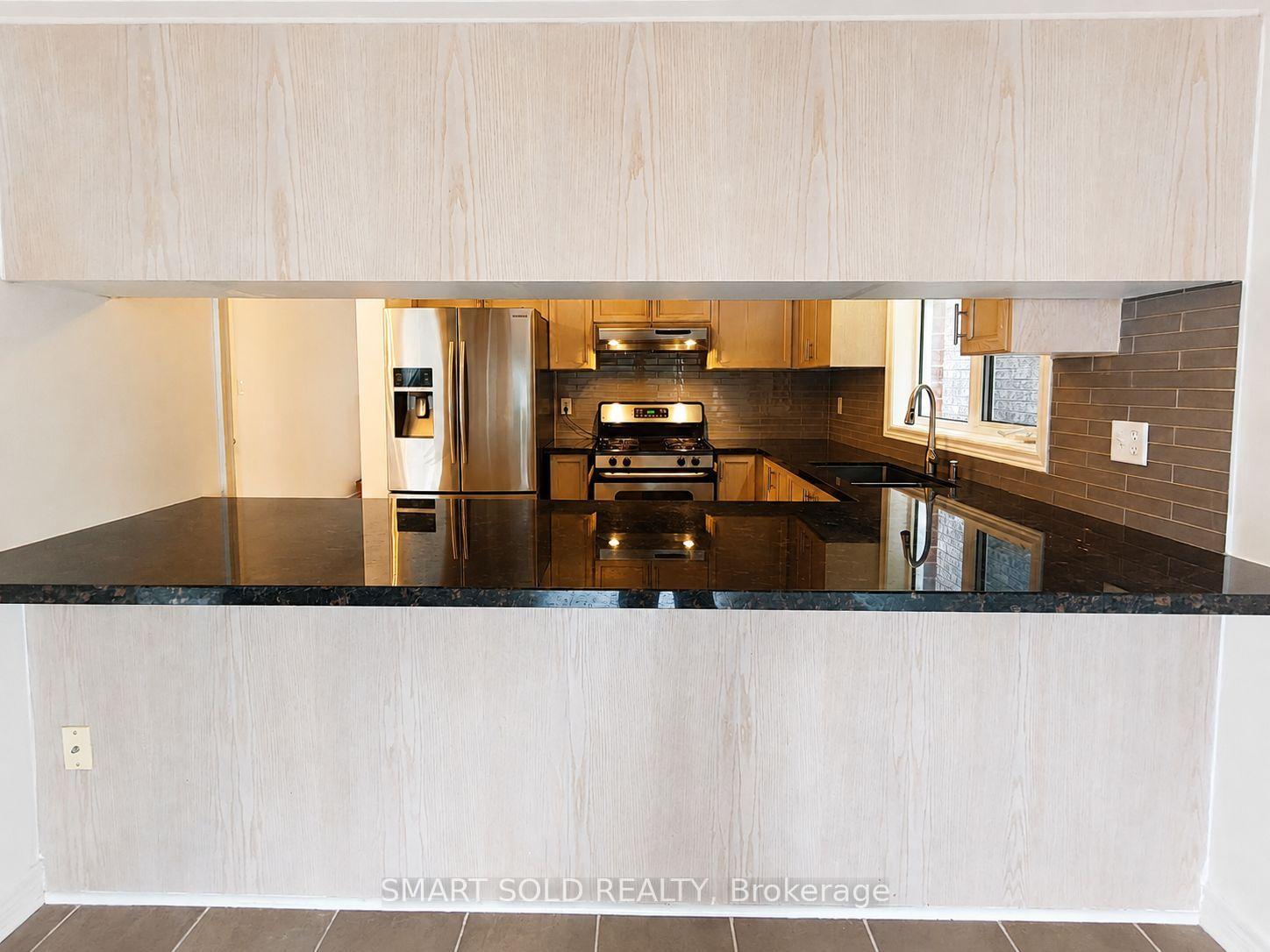 Photo 9 of 52 Royalpark Way, Vaughan, Elder Mills — HOMEH