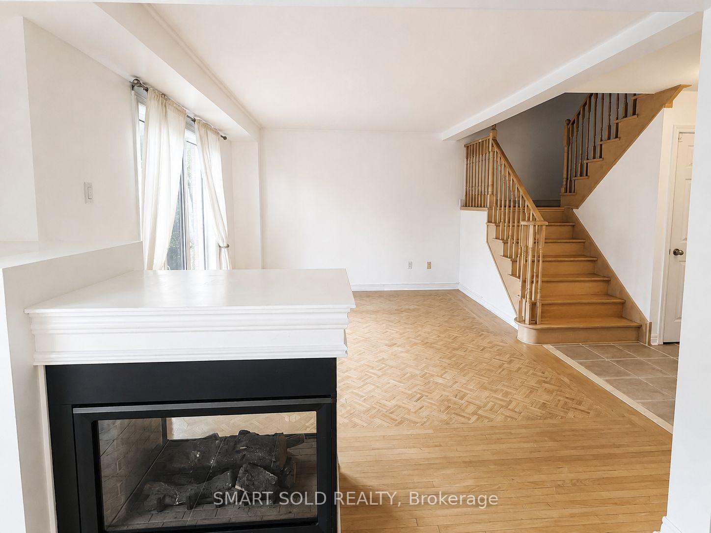 Photo 11 of 52 Royalpark Way, Vaughan, Elder Mills — HOMEH
