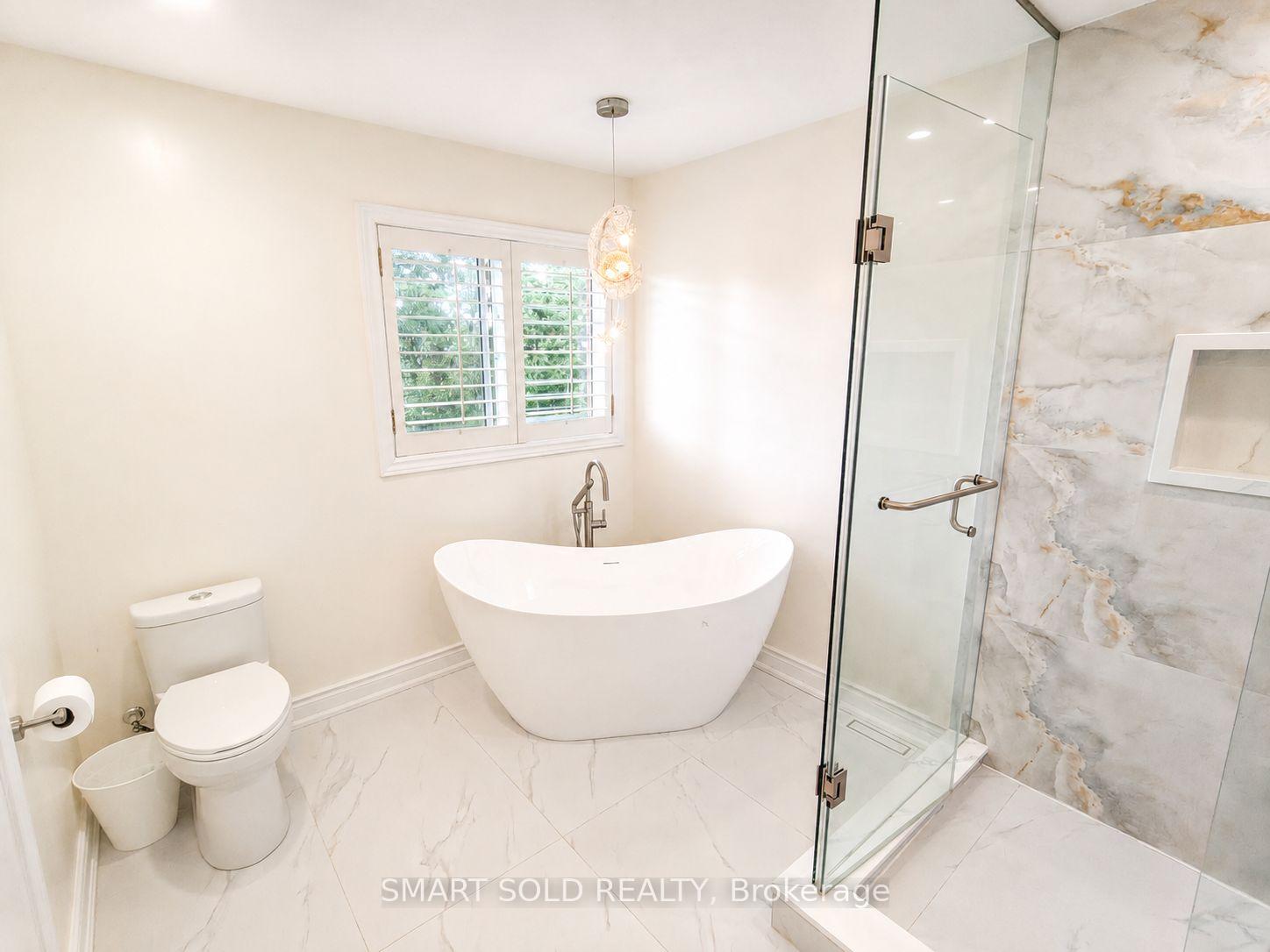 Photo 13 of 52 Royalpark Way, Vaughan, Elder Mills — HOMEH