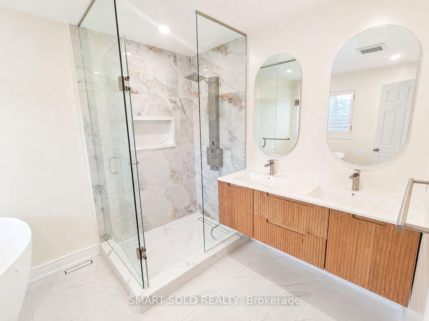 Photo 14 of 52 Royalpark Way, Vaughan, Elder Mills — HOMEH
