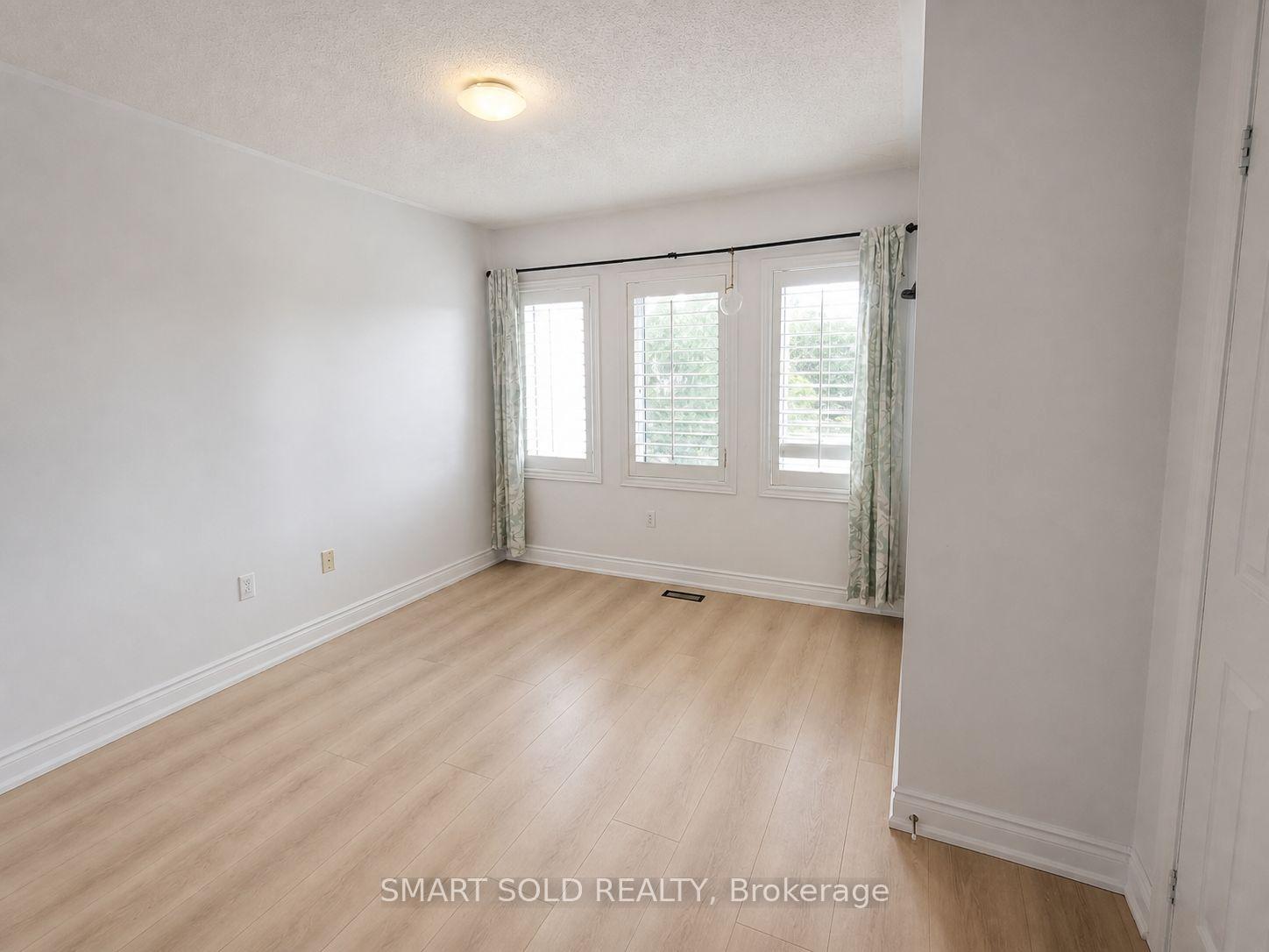 Photo 15 of 52 Royalpark Way, Vaughan, Elder Mills — HOMEH