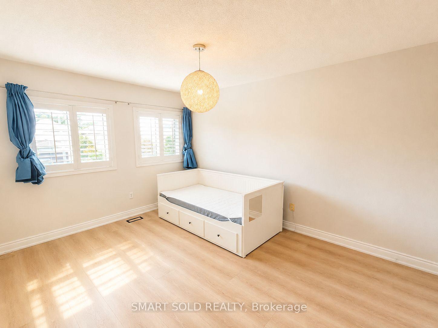 Photo 16 of 52 Royalpark Way, Vaughan, Elder Mills — HOMEH