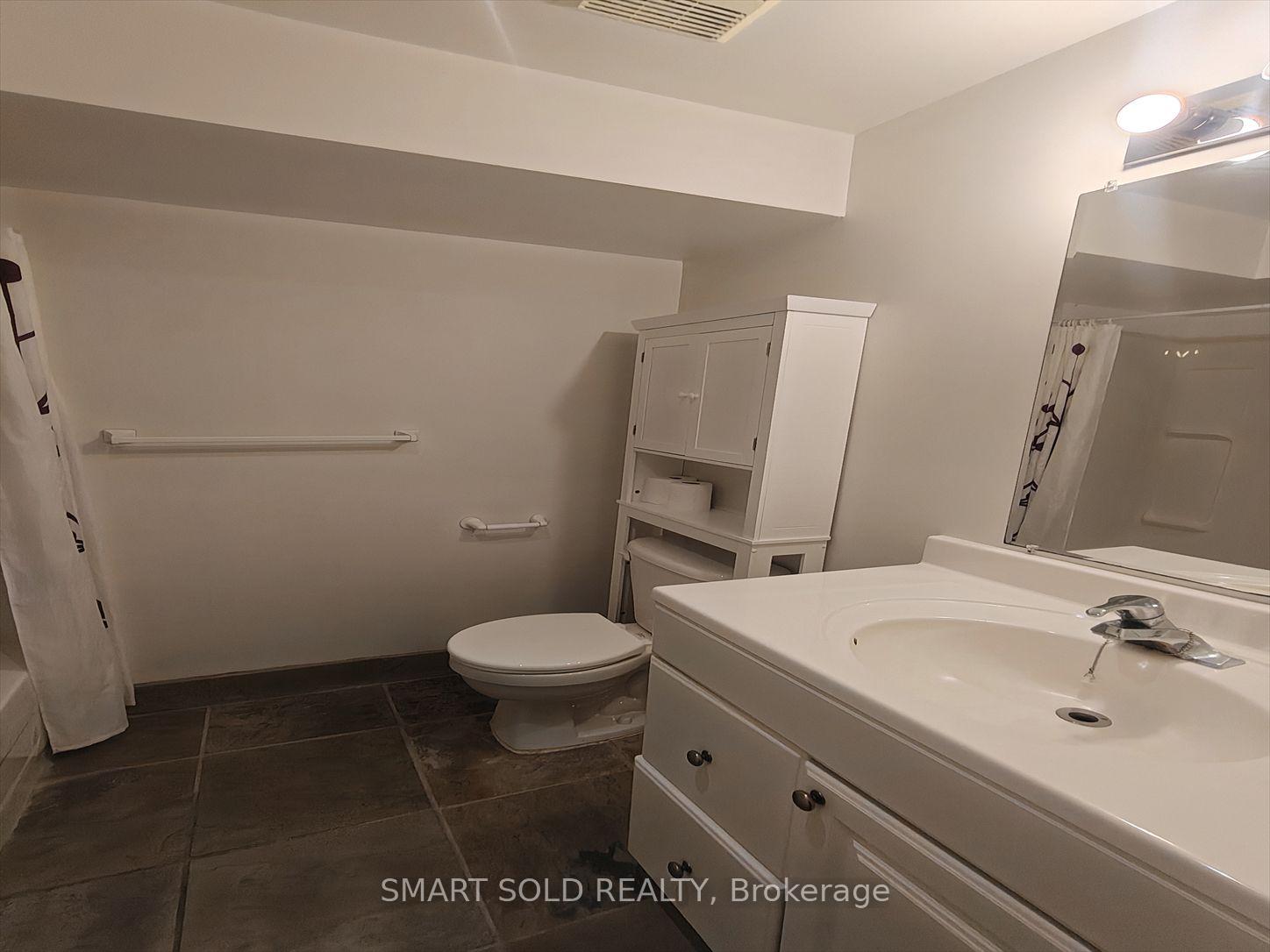 Photo 22 of 52 Royalpark Way, Vaughan, Elder Mills — HOMEH