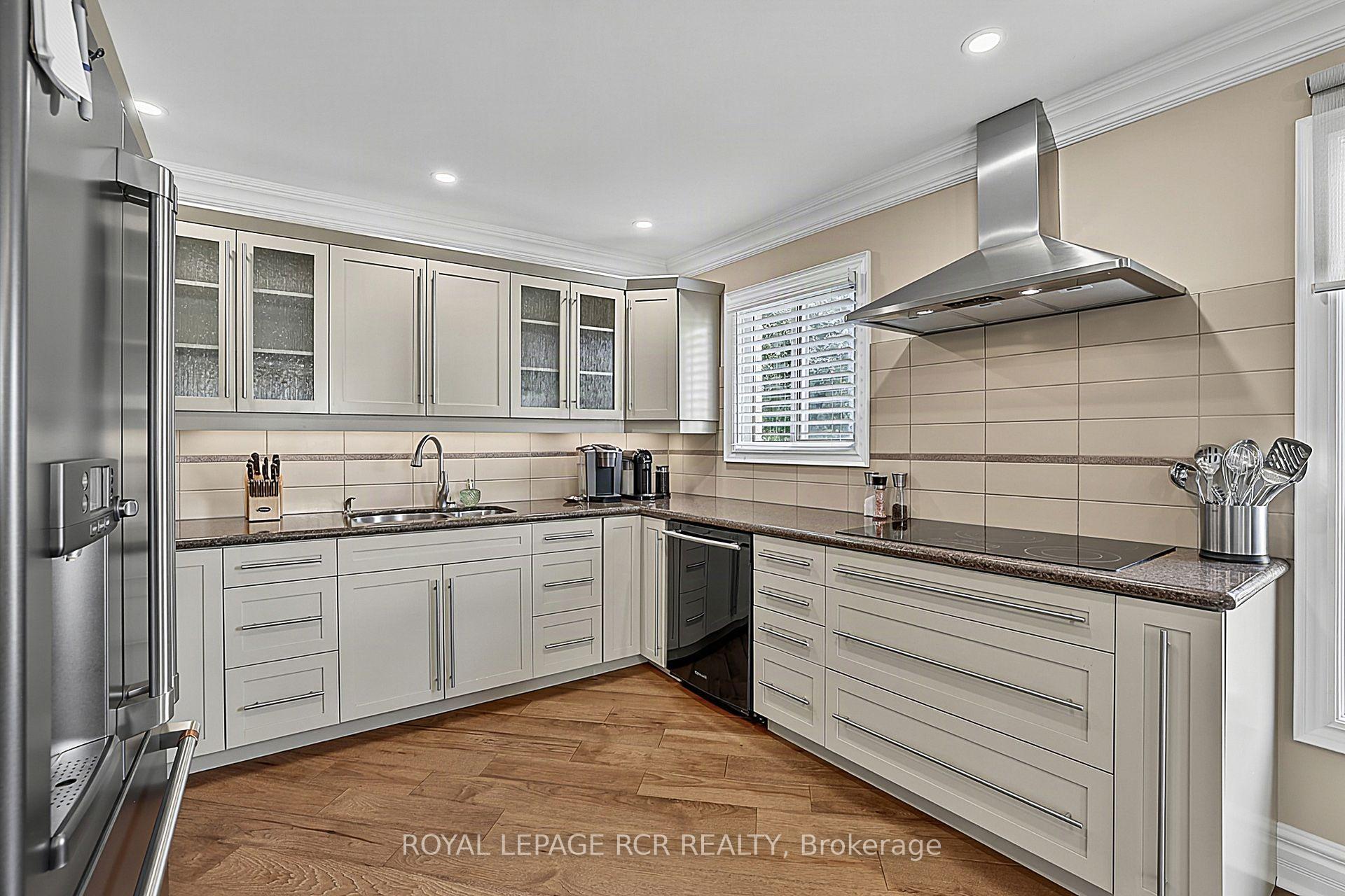 Photo 8 of 411 Butler Court, Aurora, Aurora Village — HOMEH