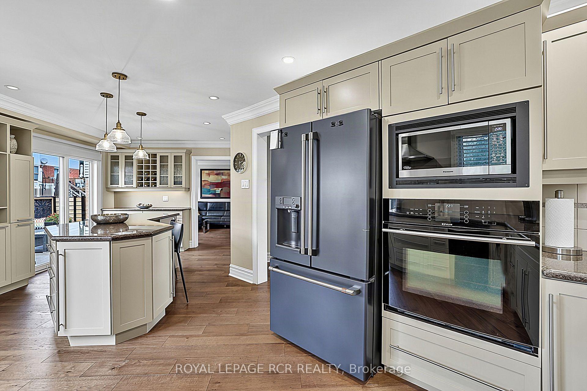 Photo 11 of 411 Butler Court, Aurora, Aurora Village — HOMEH