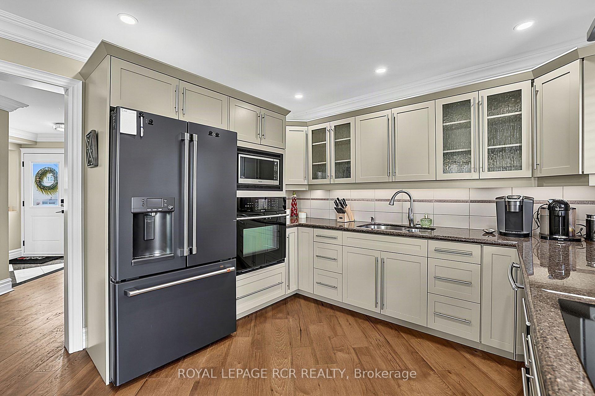 Photo 10 of 411 Butler Court, Aurora, Aurora Village — HOMEH