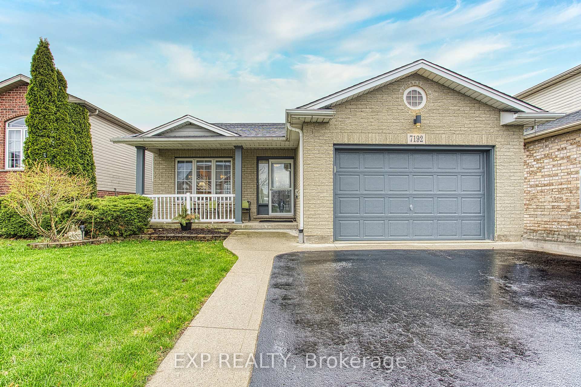 Photo 2 of 7192 Kelly Drive, Niagara Falls, Forestview — HOMEH