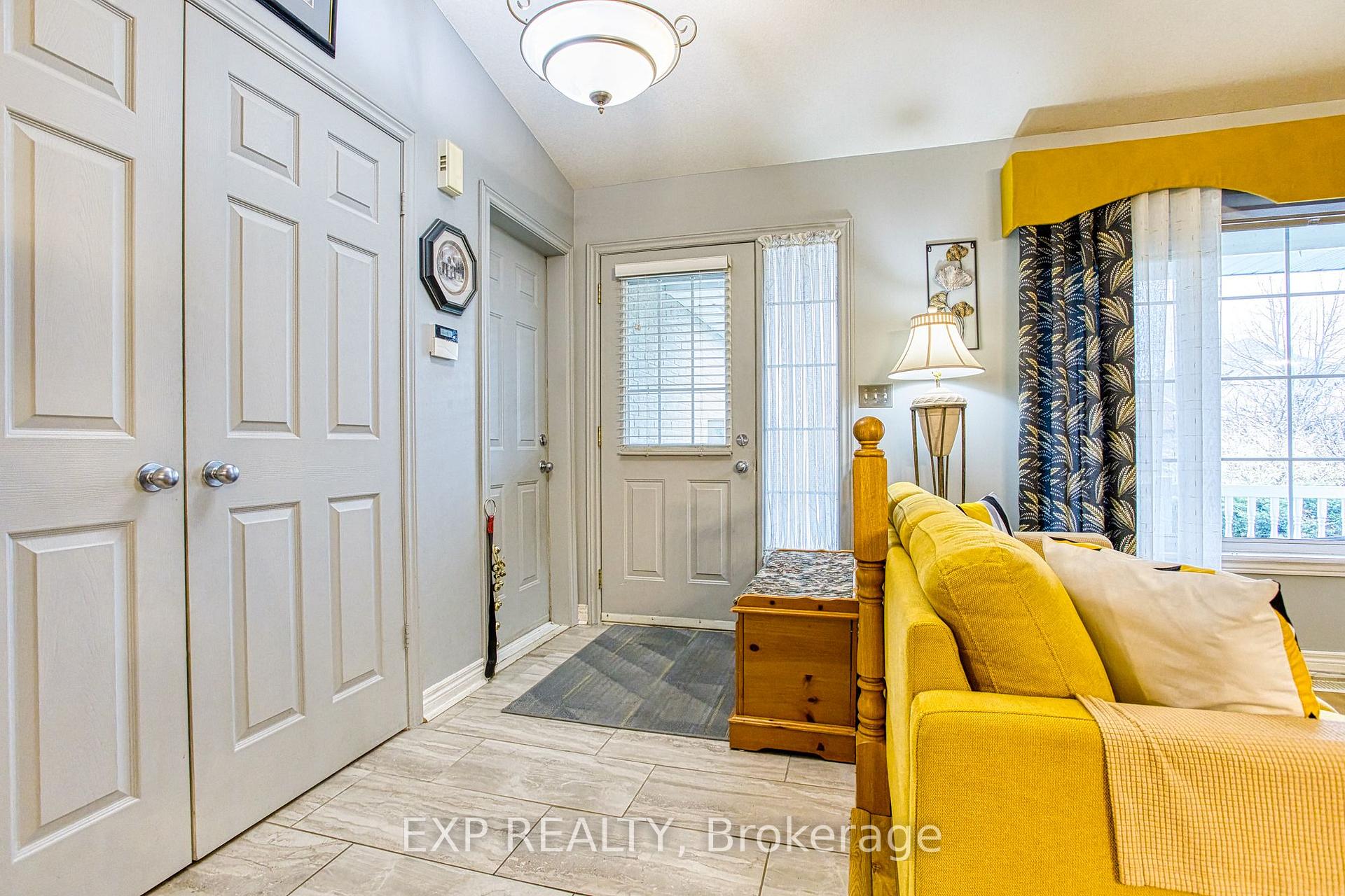 Photo 4 of 7192 Kelly Drive, Niagara Falls, Forestview — HOMEH