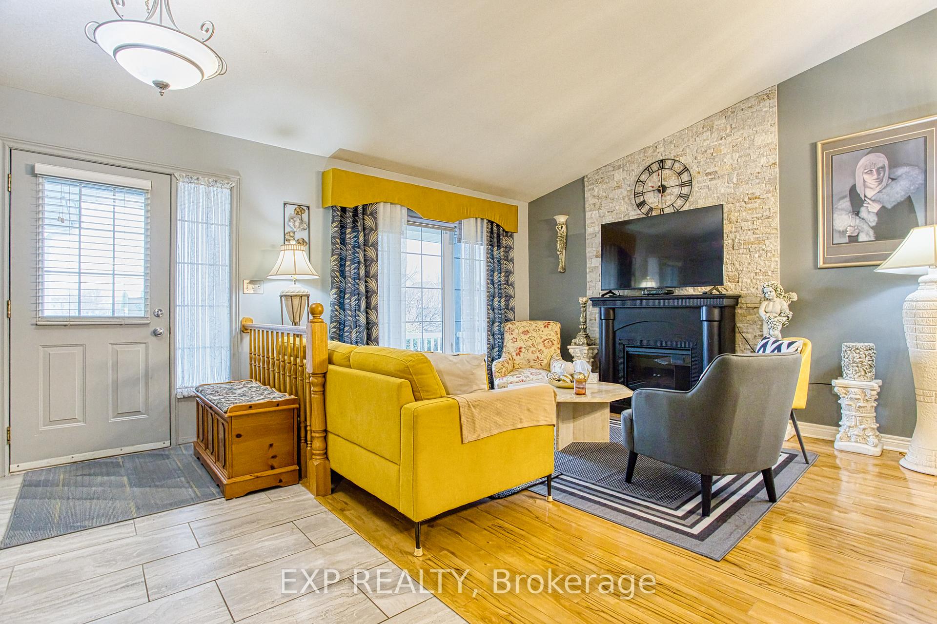 Photo 5 of 7192 Kelly Drive, Niagara Falls, Forestview — HOMEH