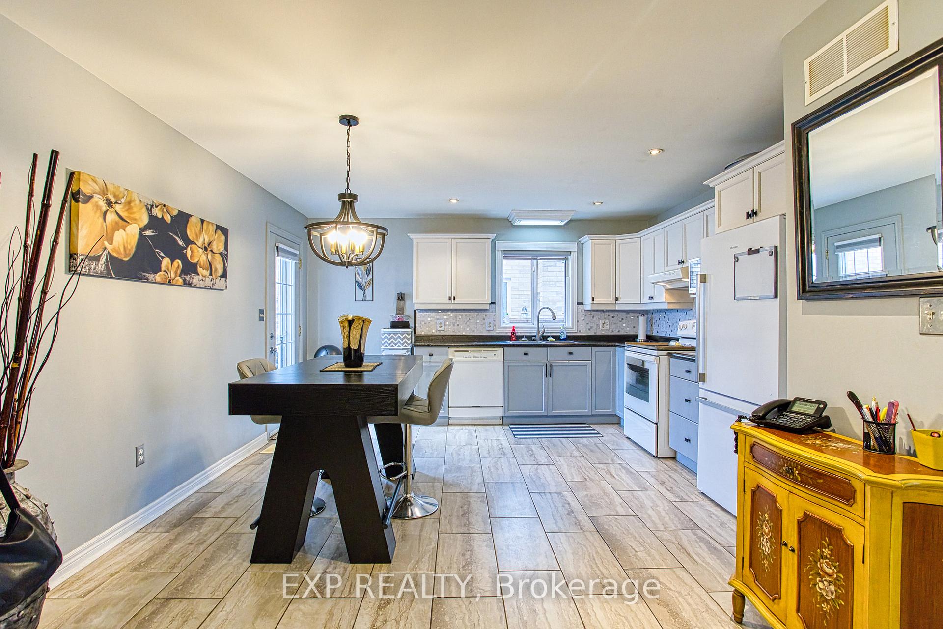 Photo 12 of 7192 Kelly Drive, Niagara Falls, Forestview — HOMEH