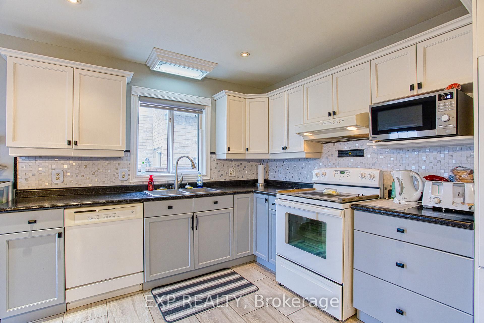 Photo 14 of 7192 Kelly Drive, Niagara Falls, Forestview — HOMEH