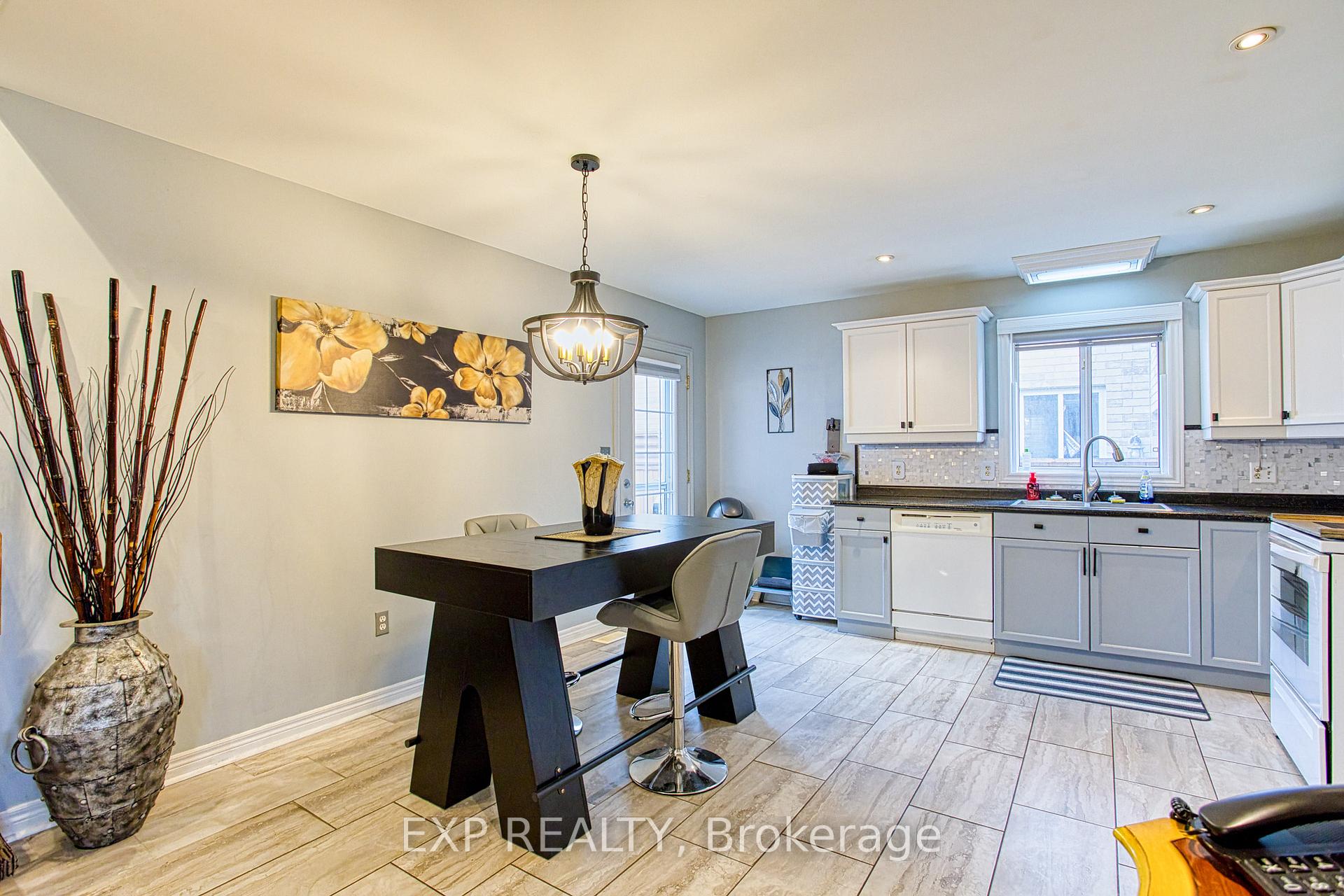Photo 13 of 7192 Kelly Drive, Niagara Falls, Forestview — HOMEH