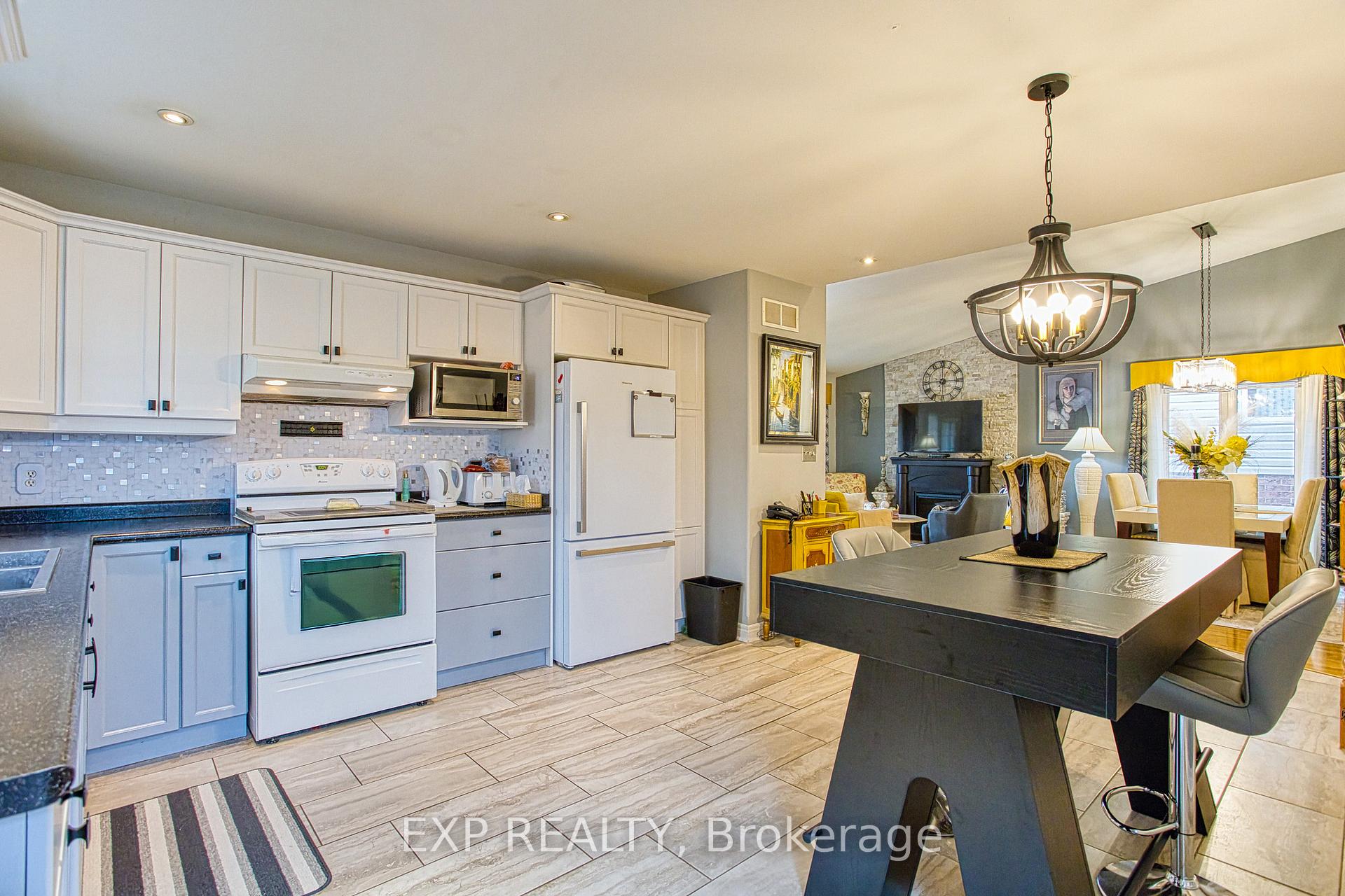 Photo 16 of 7192 Kelly Drive, Niagara Falls, Forestview — HOMEH