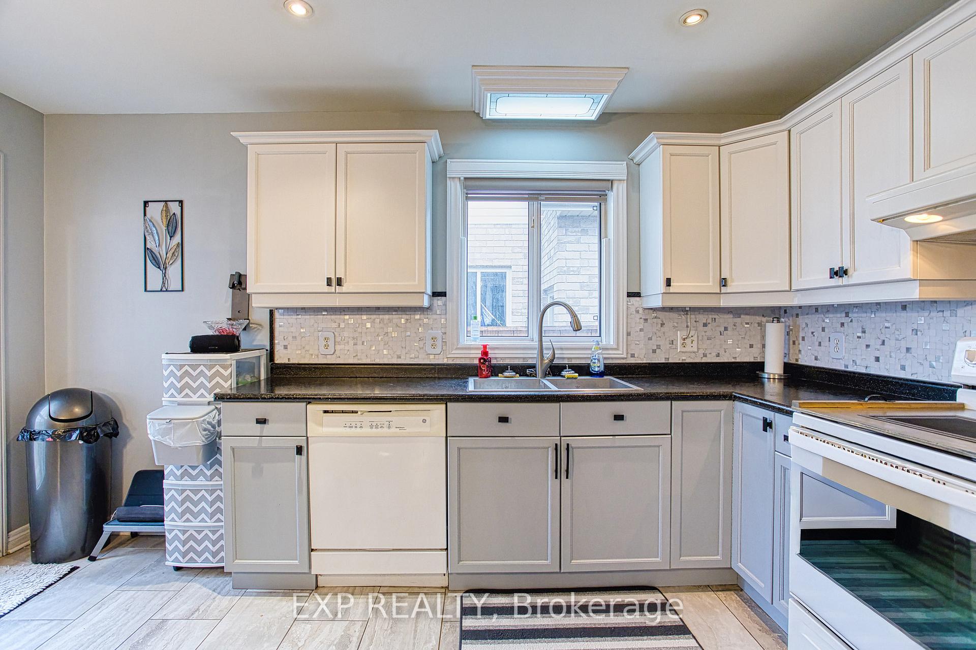 Photo 17 of 7192 Kelly Drive, Niagara Falls, Forestview — HOMEH