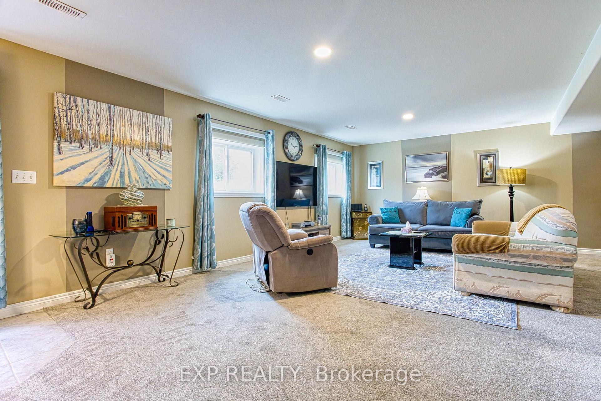 Photo 32 of 7192 Kelly Drive, Niagara Falls, Forestview — HOMEH