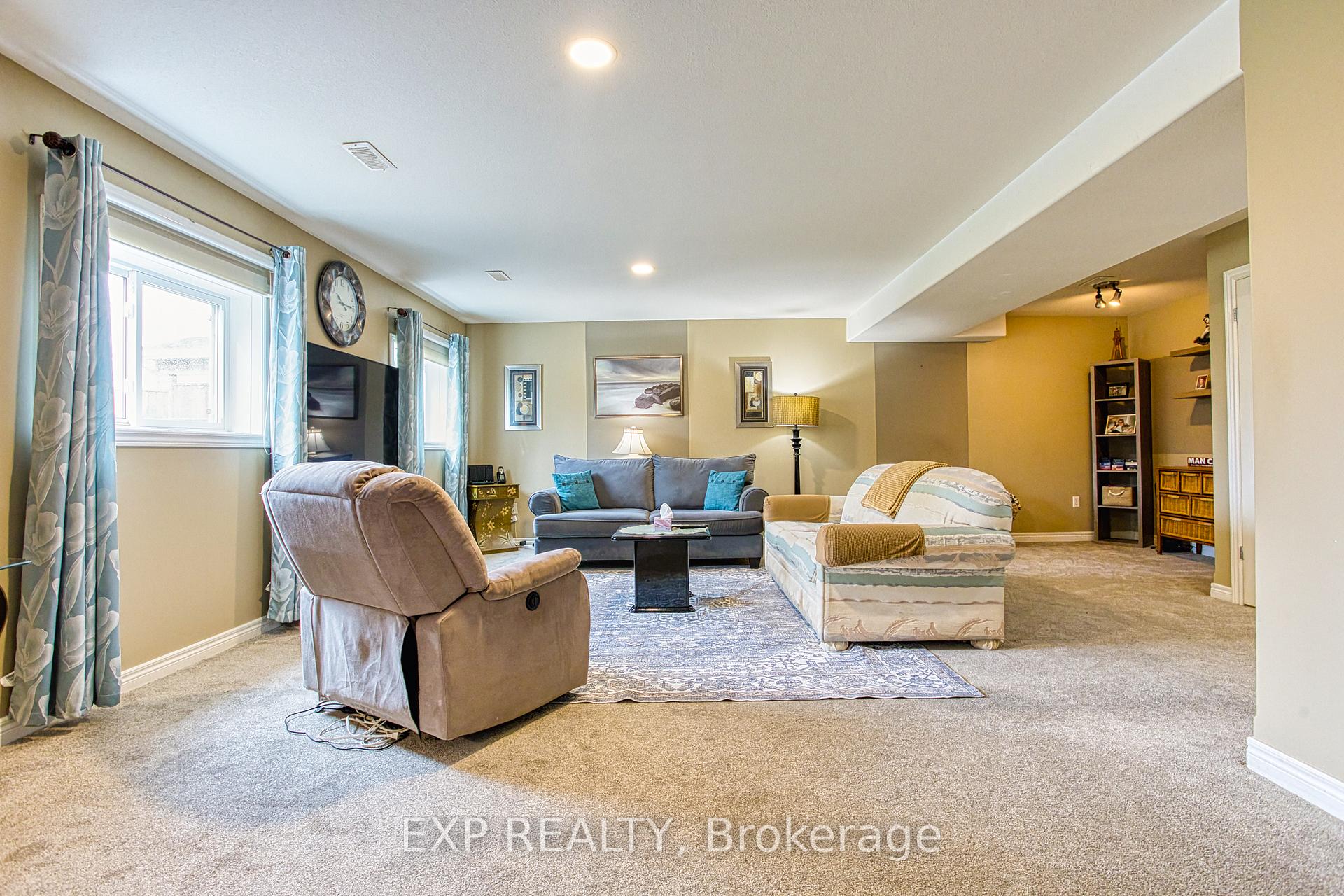 Photo 33 of 7192 Kelly Drive, Niagara Falls, Forestview — HOMEH