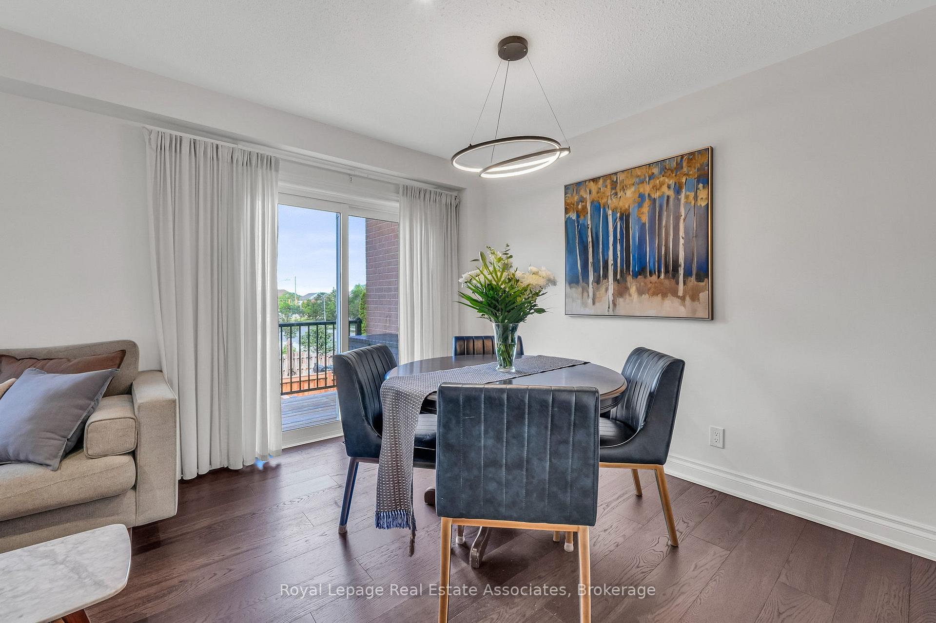 Photo 10 of 8 Prestwick Avenue, Vaughan, Maple — HOMEH