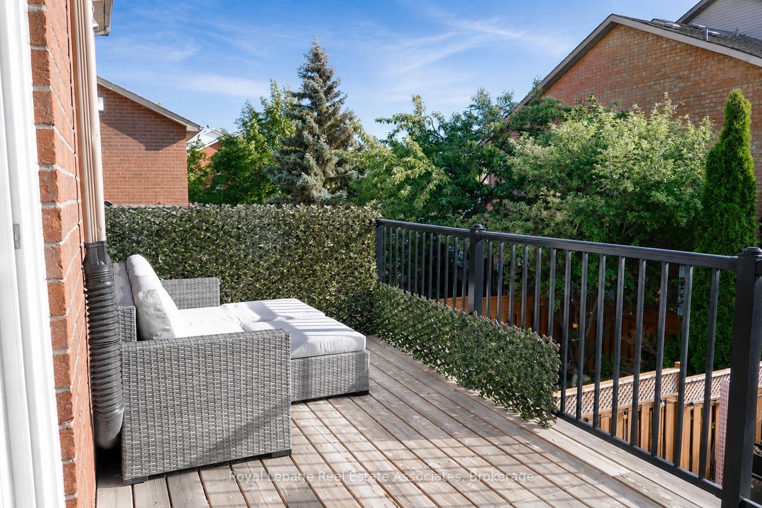 Photo 16 of 8 Prestwick Avenue, Vaughan, Maple — HOMEH