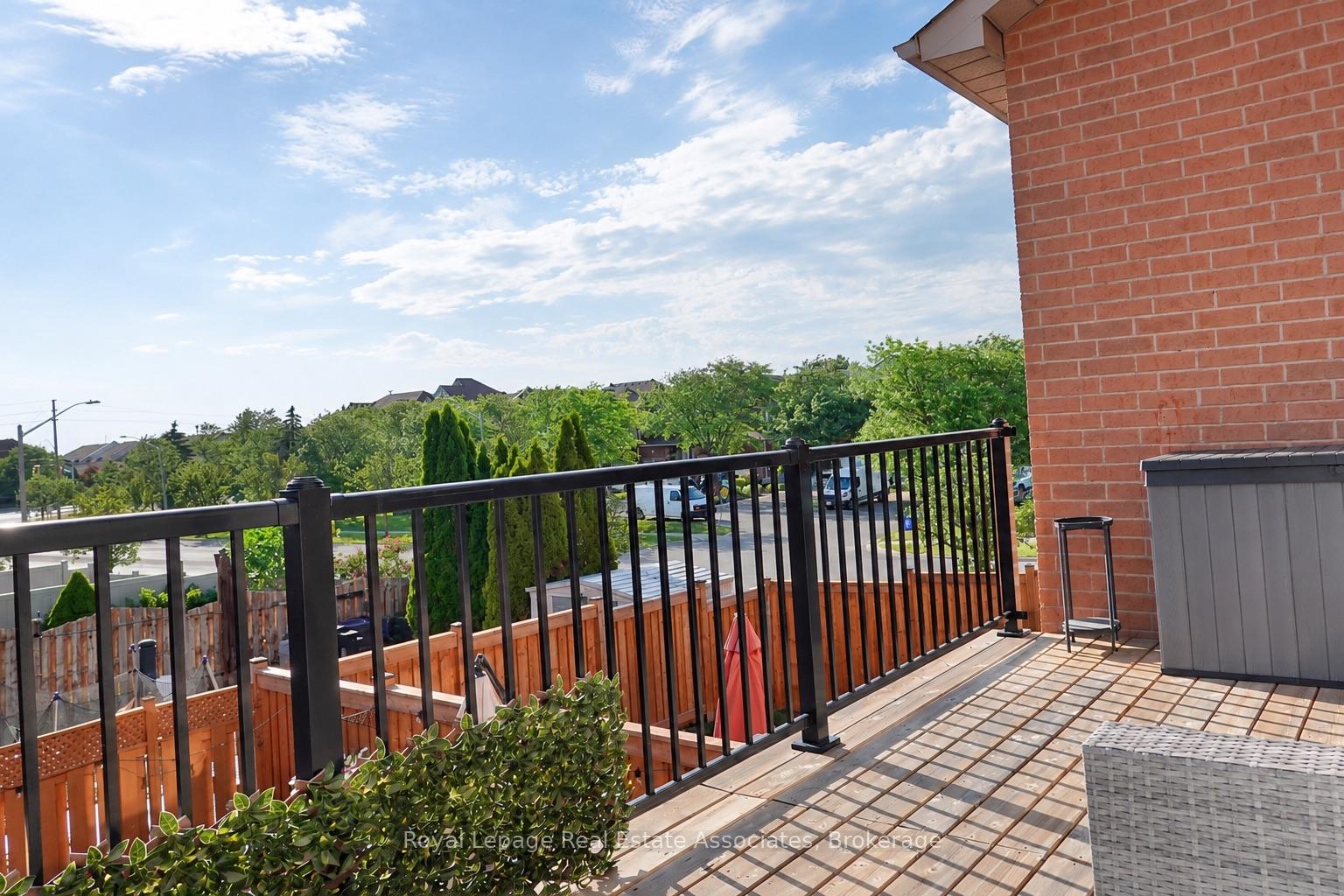 Photo 17 of 8 Prestwick Avenue, Vaughan, Maple — HOMEH