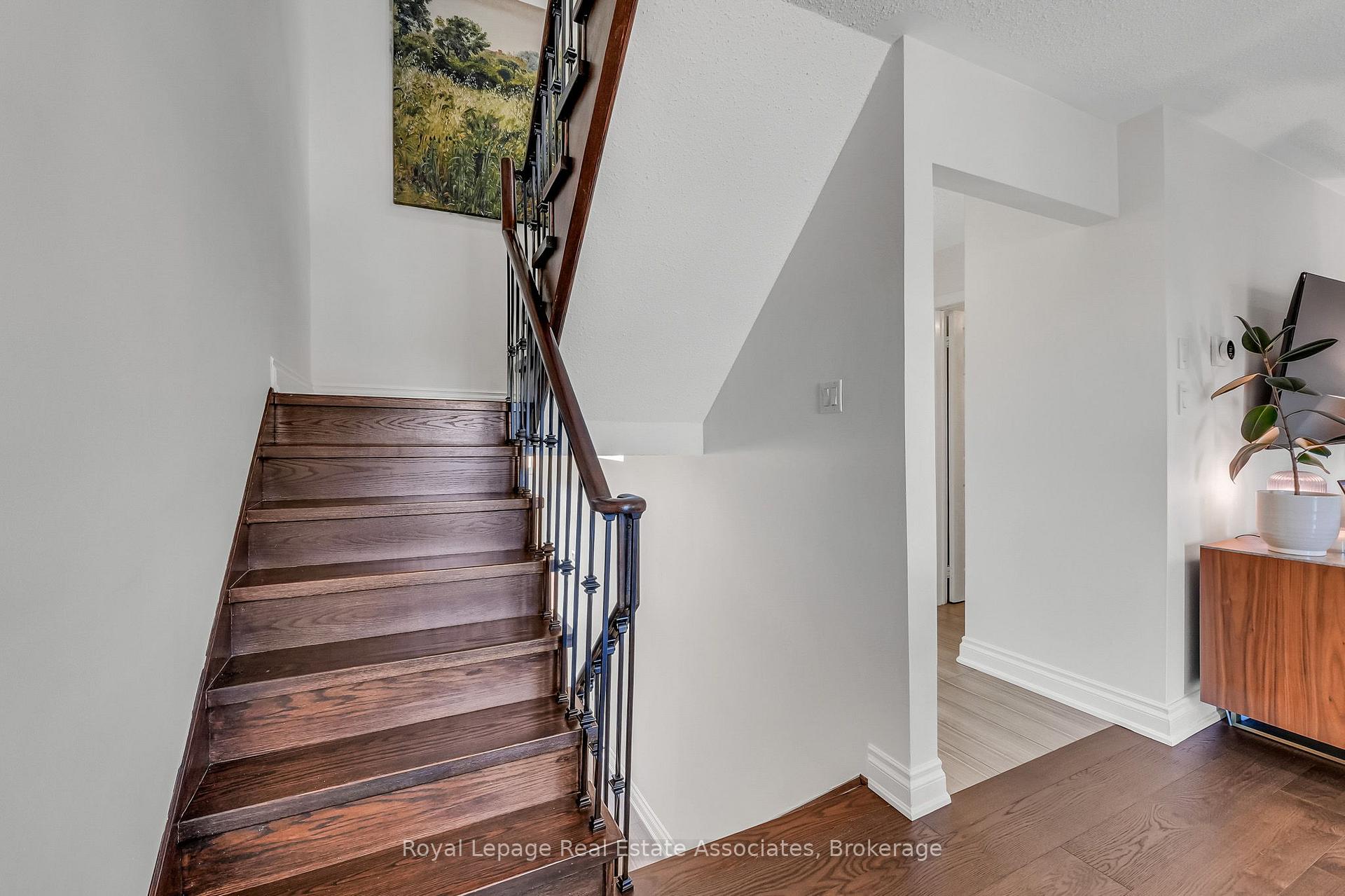 Photo 20 of 8 Prestwick Avenue, Vaughan, Maple — HOMEH