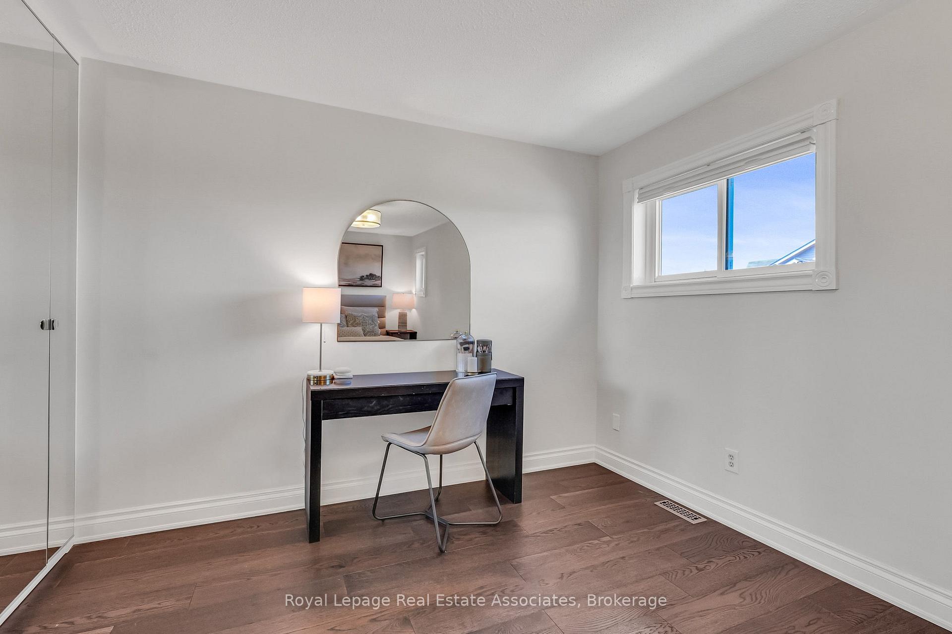 Photo 23 of 8 Prestwick Avenue, Vaughan, Maple — HOMEH