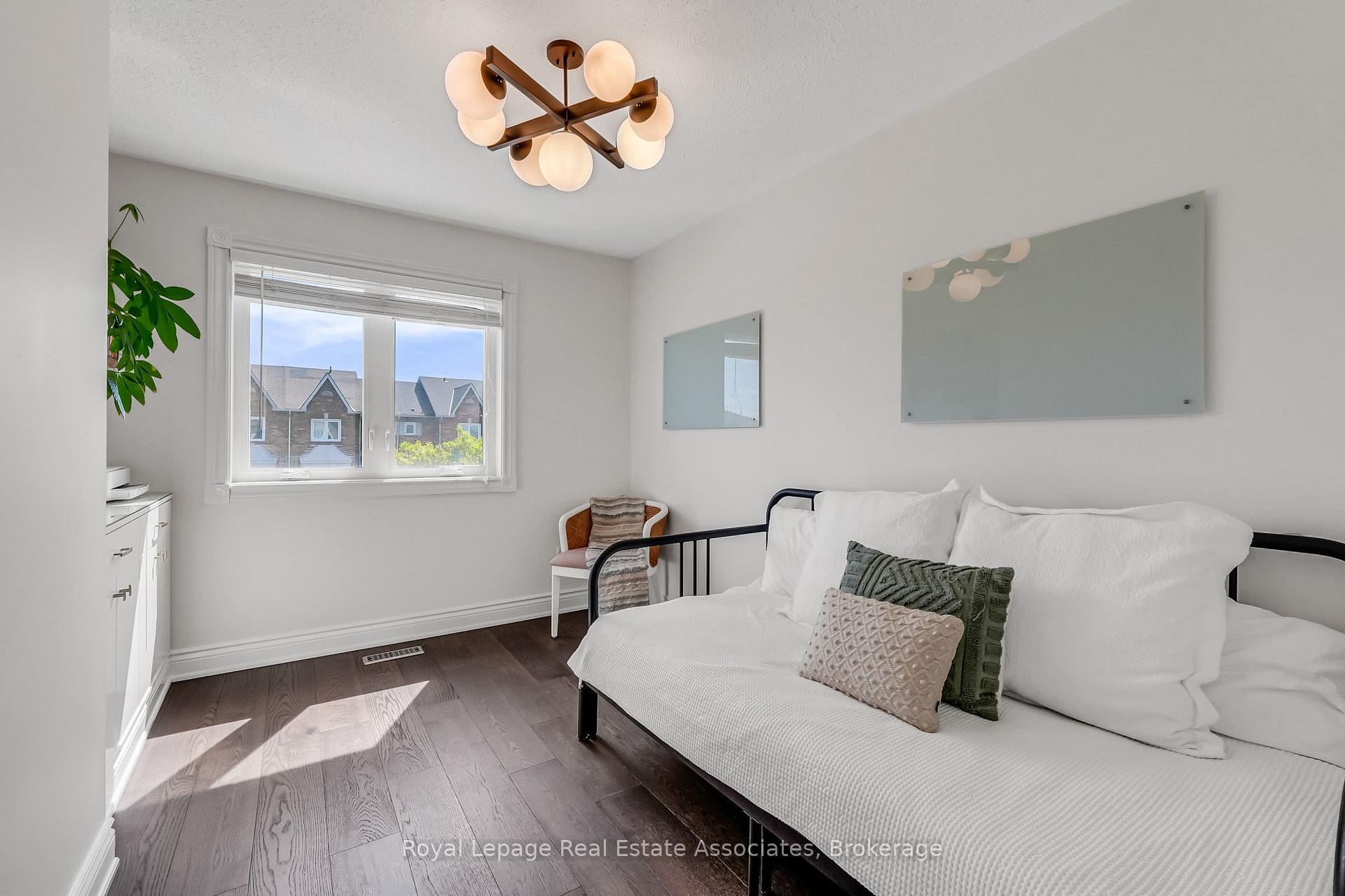 Photo 32 of 8 Prestwick Avenue, Vaughan, Maple — HOMEH
