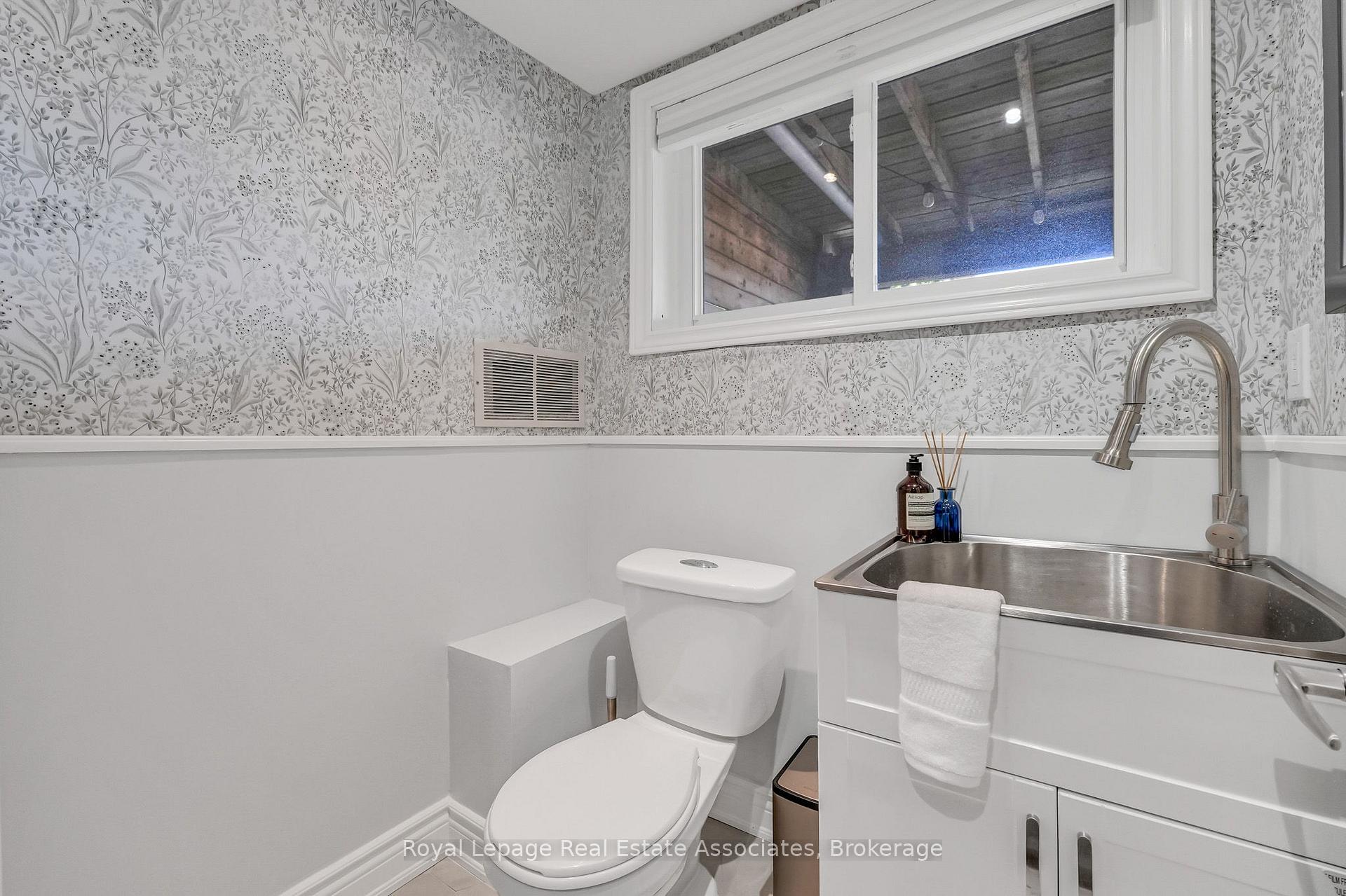 Photo 39 of 8 Prestwick Avenue, Vaughan, Maple — HOMEH