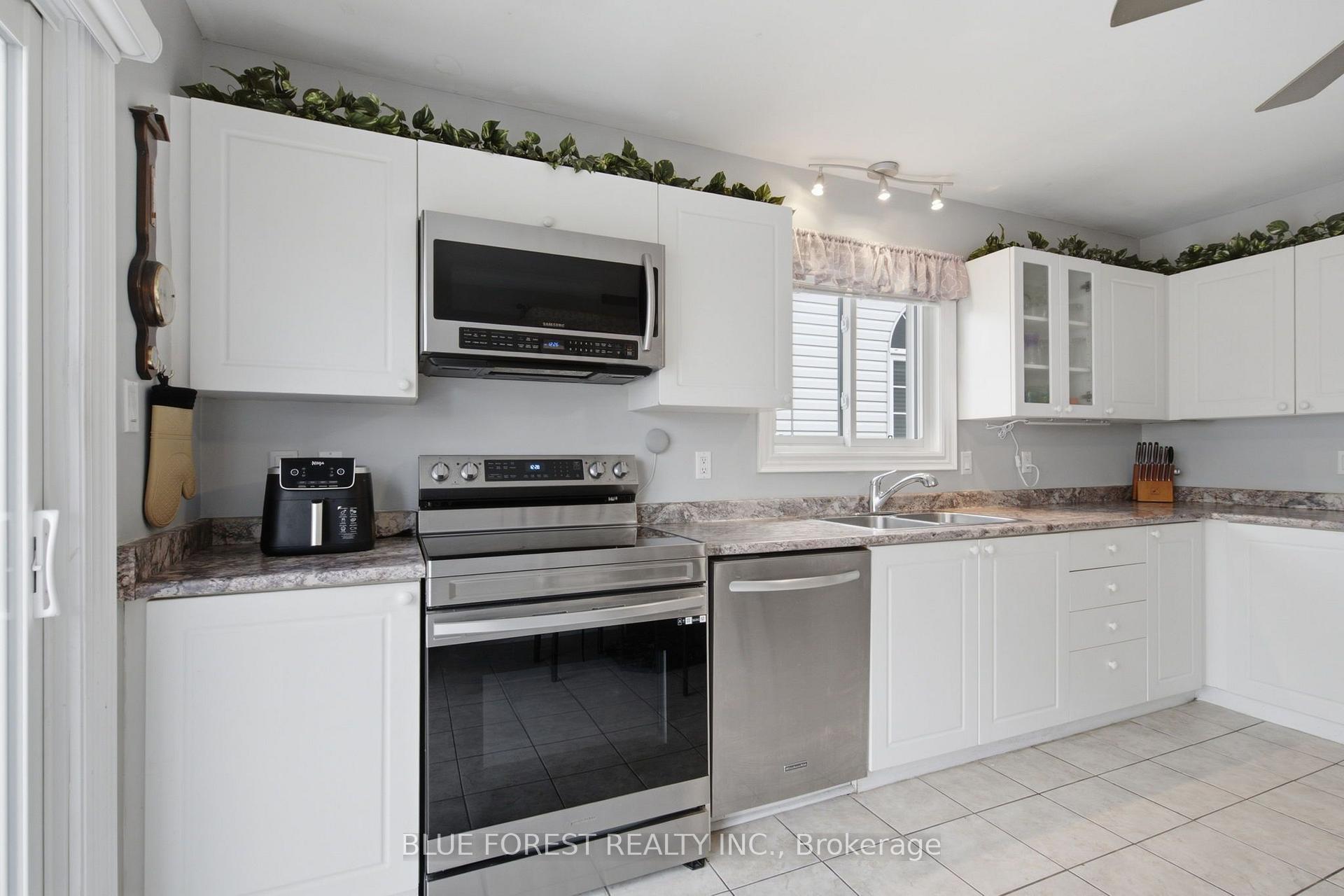 Photo 18 of Unit 28, 335 Lighthouse Road, London, South U — HOMEH