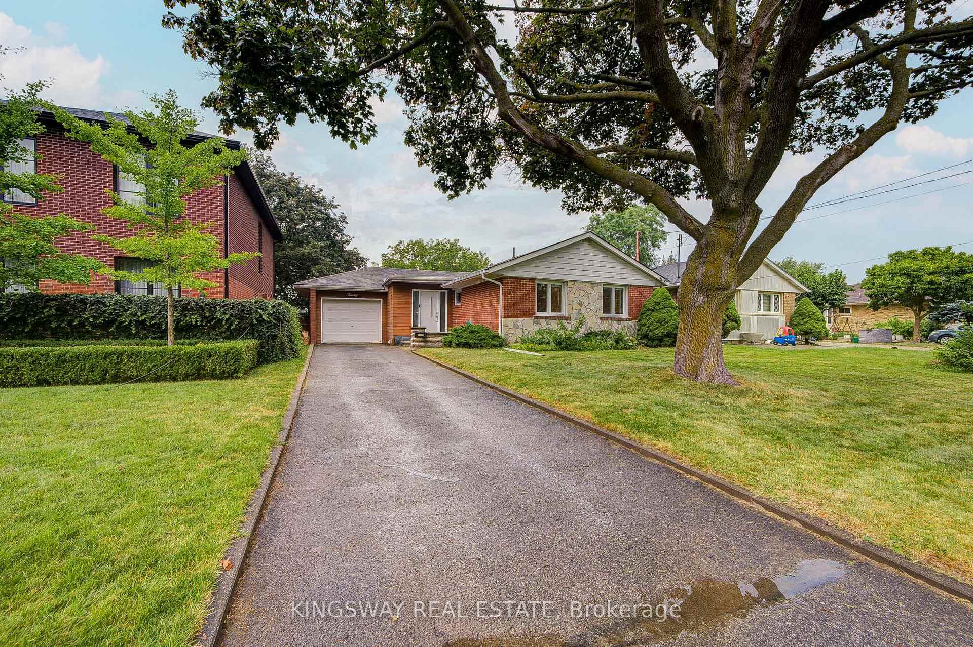 Photo 2 of 20 Wigmore Drive, North York, Victoria Village — HOMEH