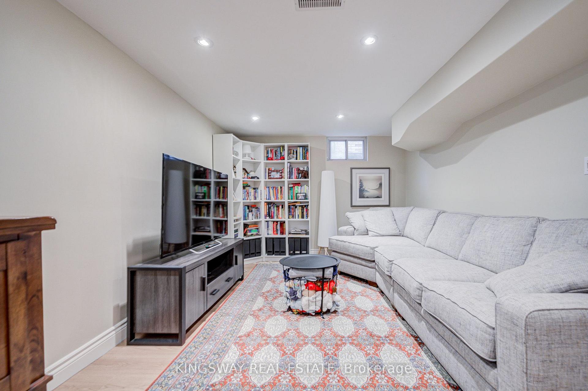 Photo 34 of 20 Wigmore Drive, North York, Victoria Village — HOMEH
