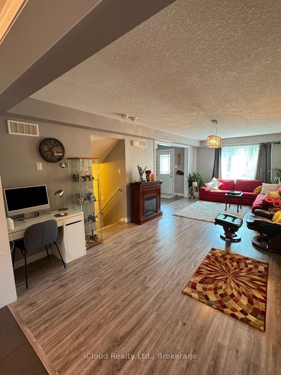 Photo 5 of Unit 29, 14 Amos Drive, Guelph, Kortright Hills — HOMEH