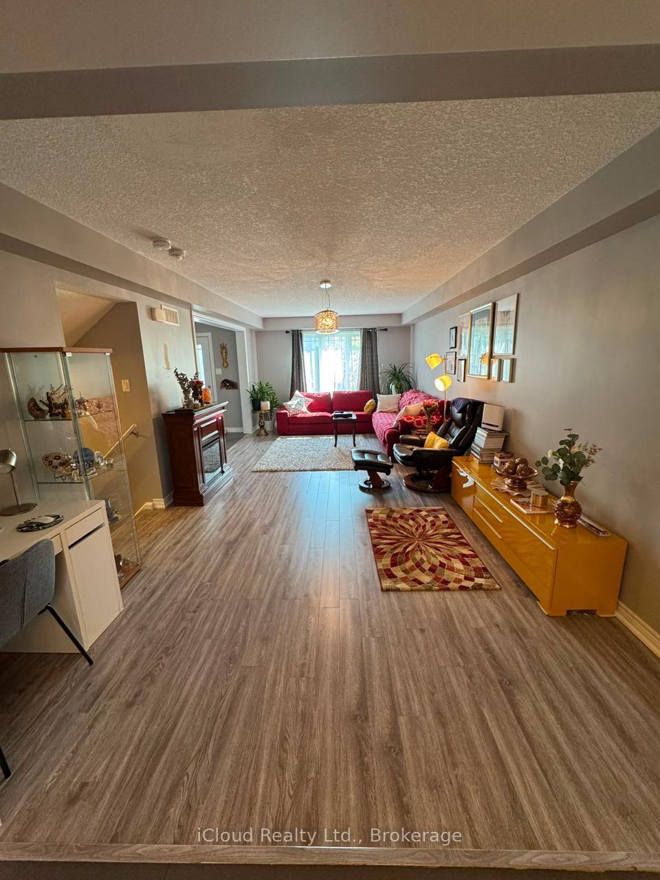 Photo 6 of Unit 29, 14 Amos Drive, Guelph, Kortright Hills — HOMEH
