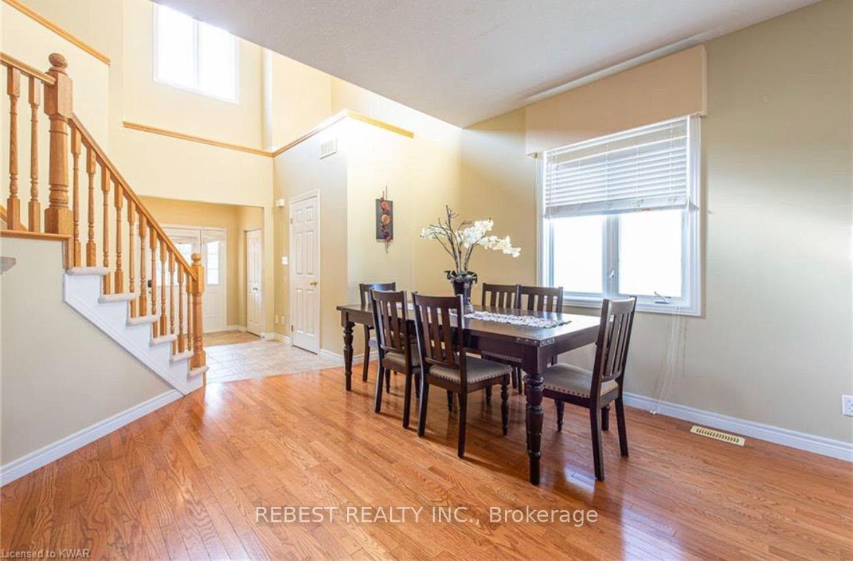 Photo 3 of 655 Interlaken Drive, Waterloo, Clair Hills — HOMEH