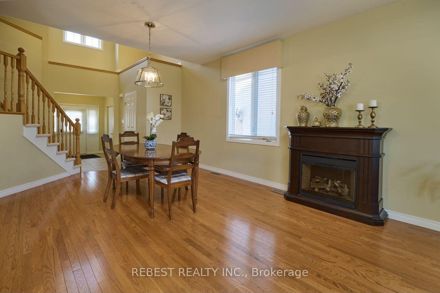 Photo 4 of 655 Interlaken Drive, Waterloo, Clair Hills — HOMEH