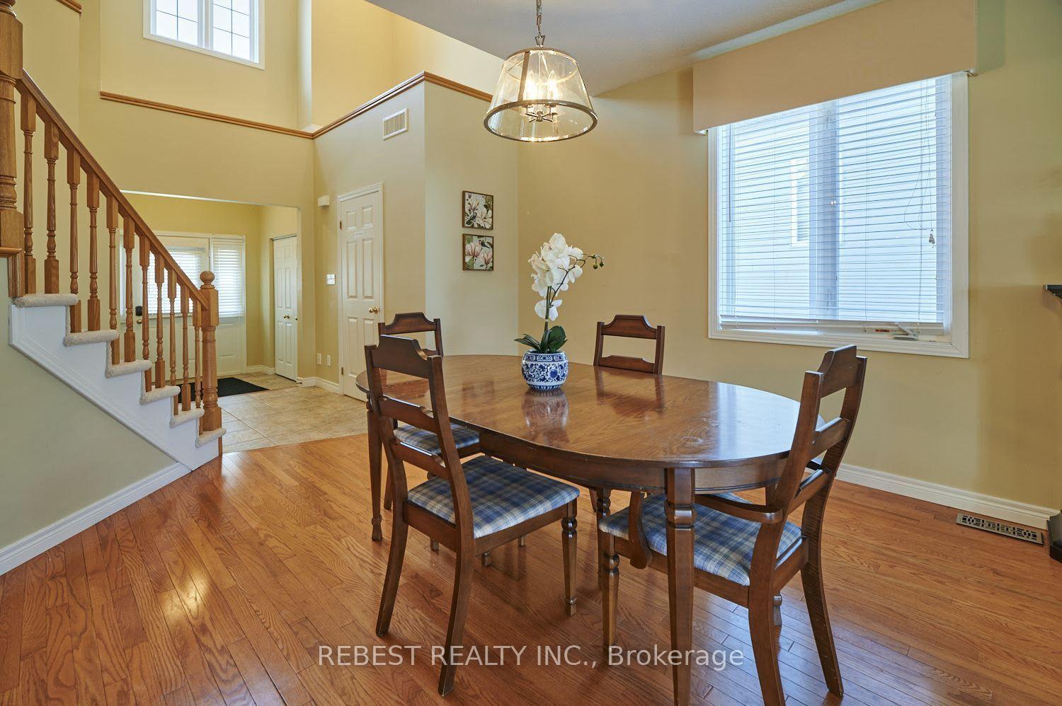 Photo 5 of 655 Interlaken Drive, Waterloo, Clair Hills — HOMEH
