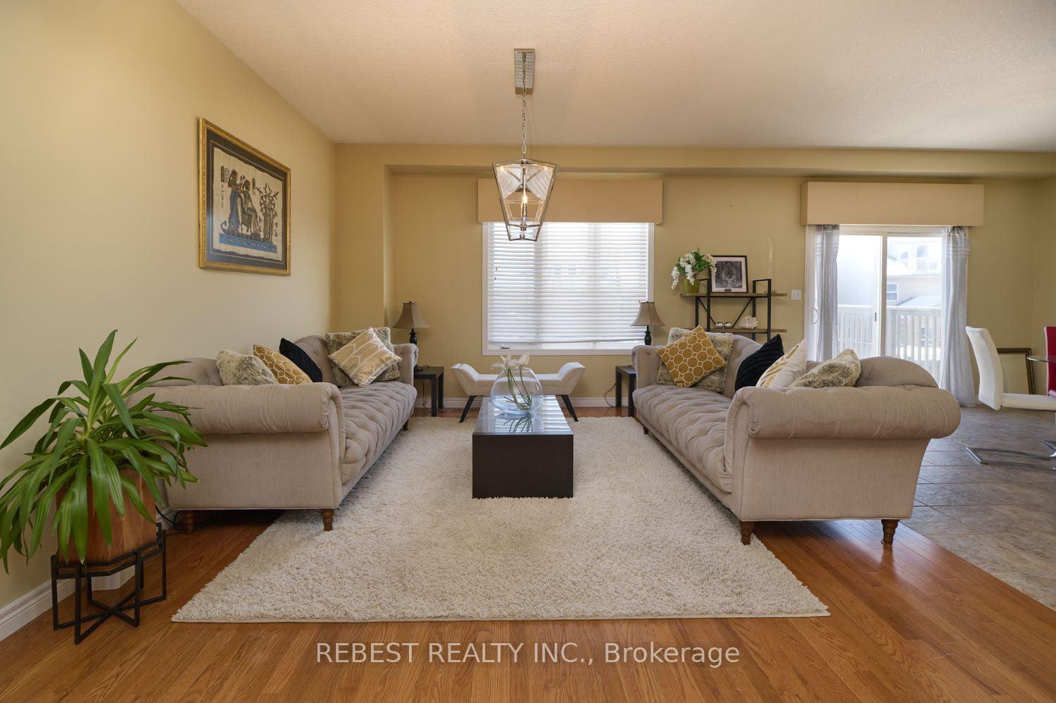 Photo 7 of 655 Interlaken Drive, Waterloo, Clair Hills — HOMEH
